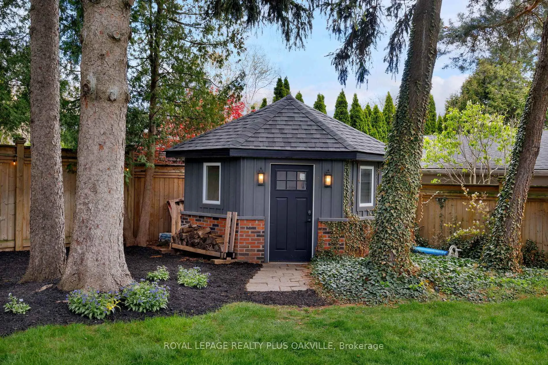 Photo 48 of 373 Rossmore Boulevard, Burlington, Roseland — HOMEH