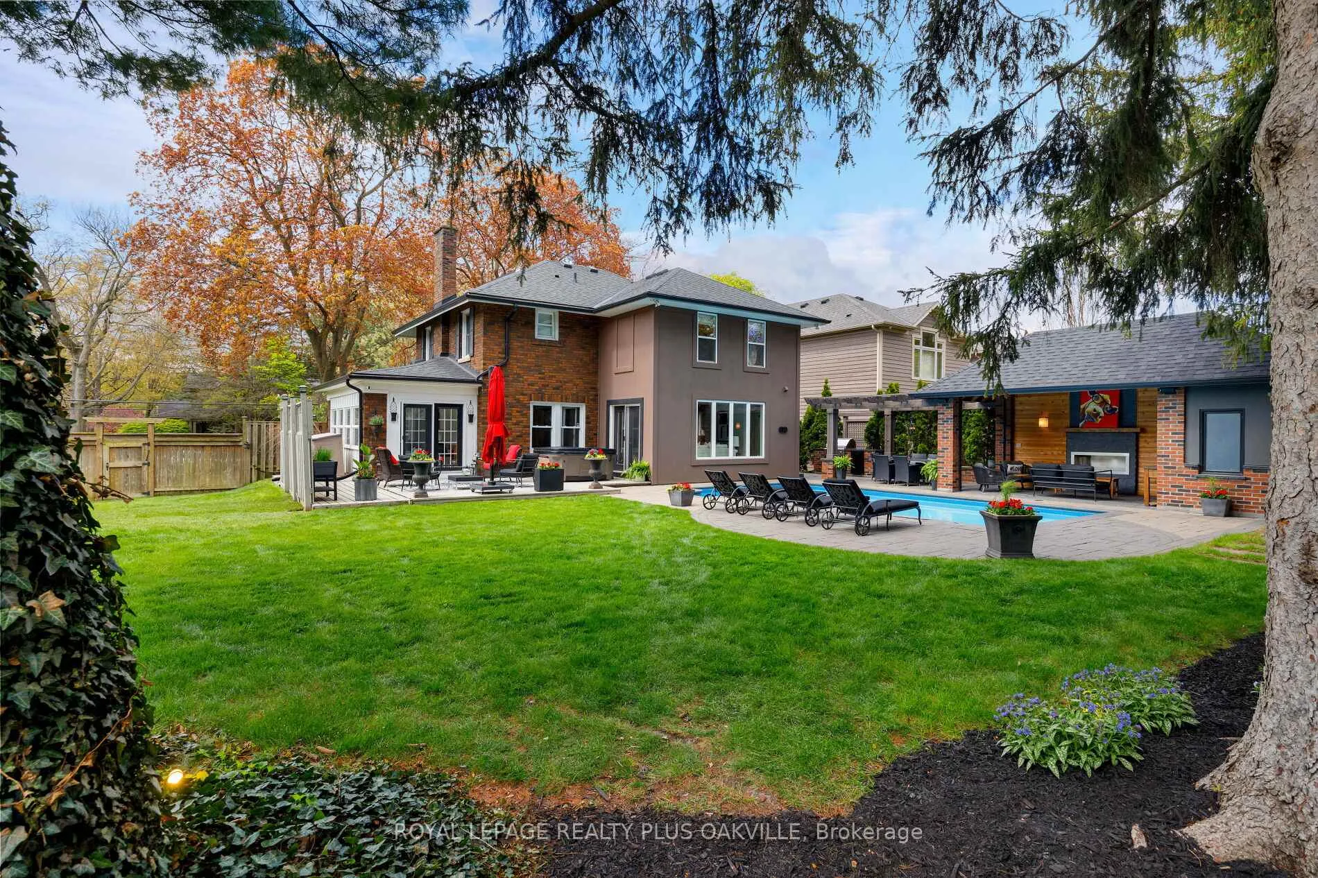 Photo 49 of 373 Rossmore Boulevard, Burlington, Roseland — HOMEH