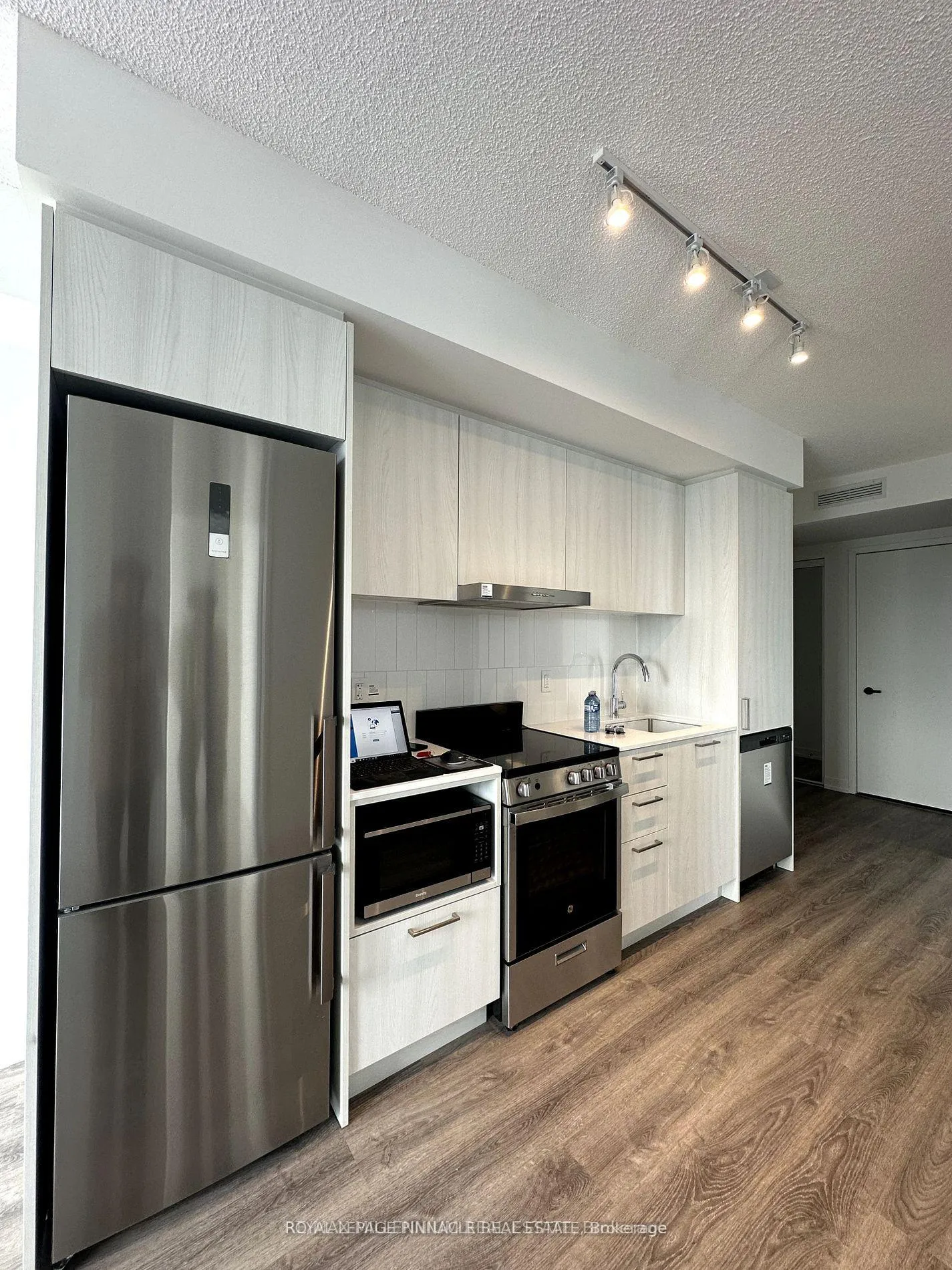 Photo 3 of Unit 3803, 195 Commerce Street, Vaughan, Vaughan Corporate Centre — HOMEH
