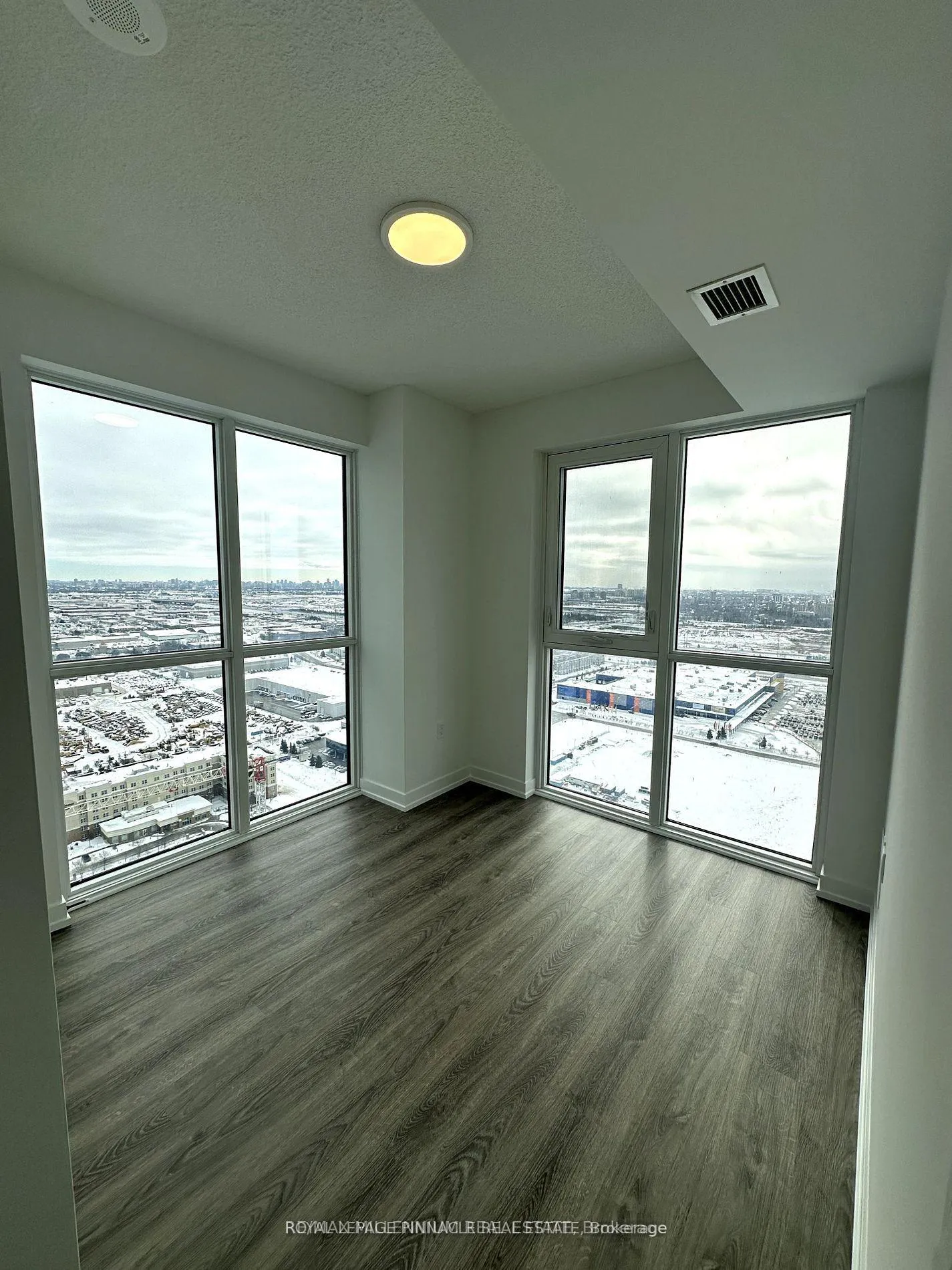 Photo 5 of Unit 3803, 195 Commerce Street, Vaughan, Vaughan Corporate Centre — HOMEH
