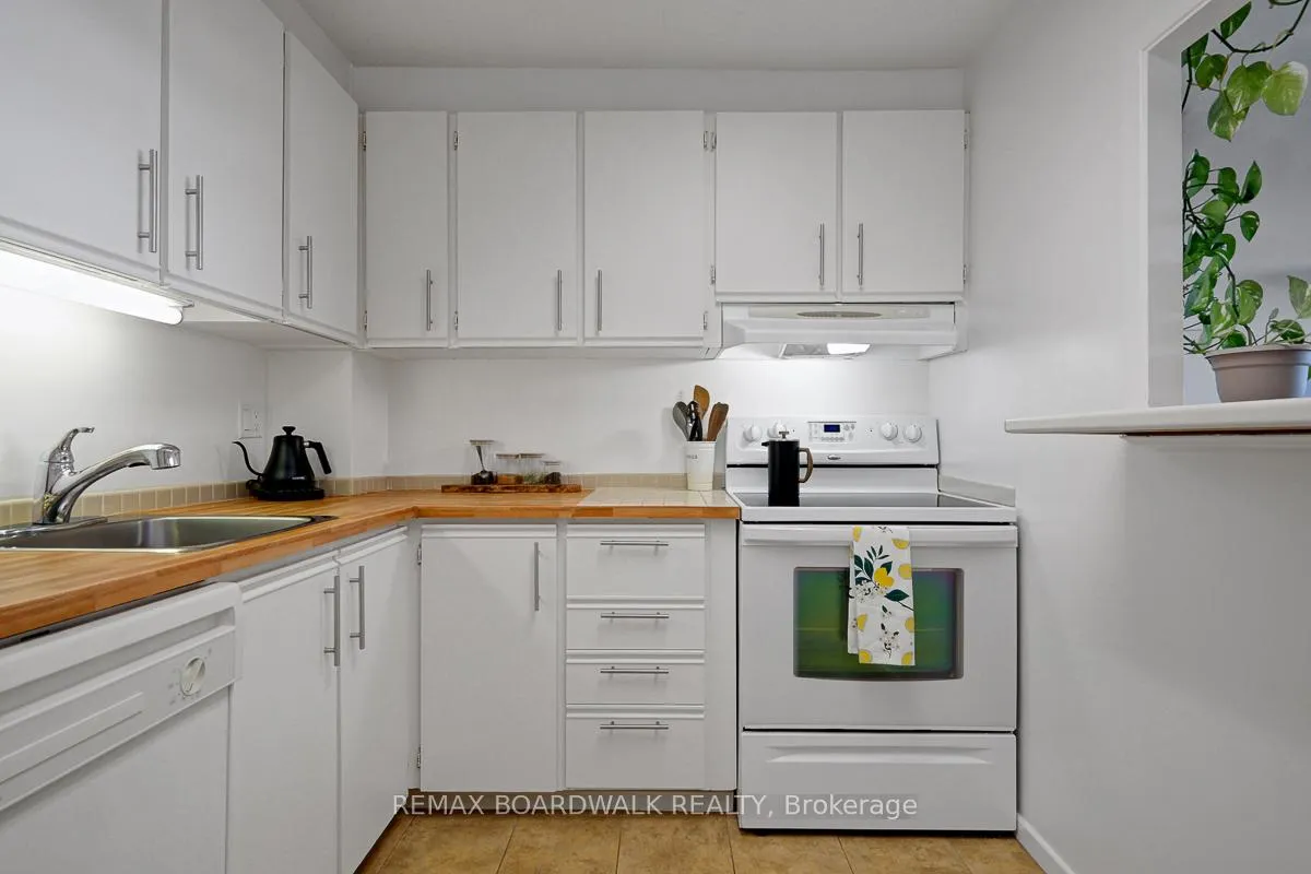 Photo 11 of Unit 908, 3100 Carling Avenue, Ottawa, Bayshore — HOMEH