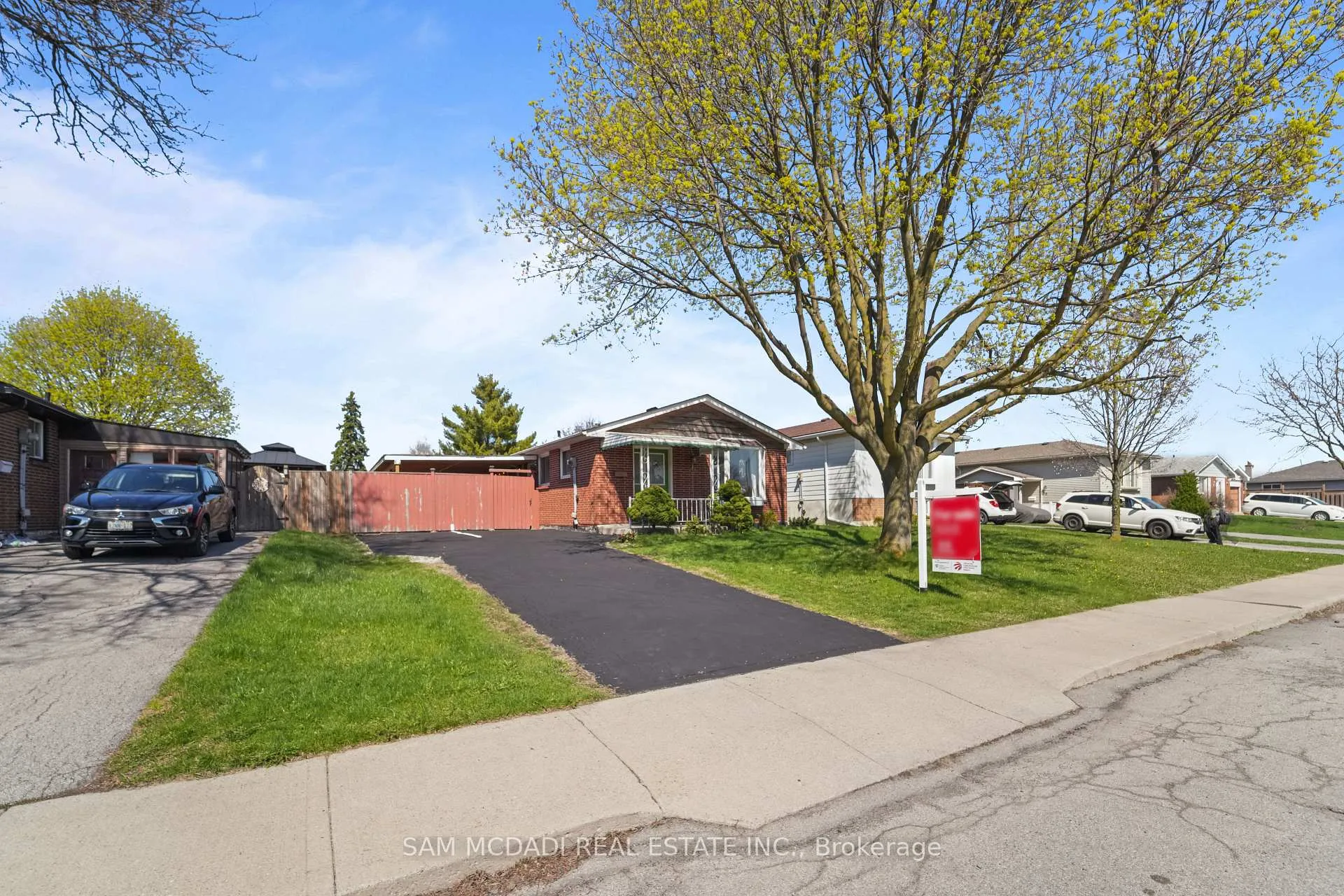 Photo 4 of 79 Locheed Drive, Hamilton, Lisgar — HOMEH