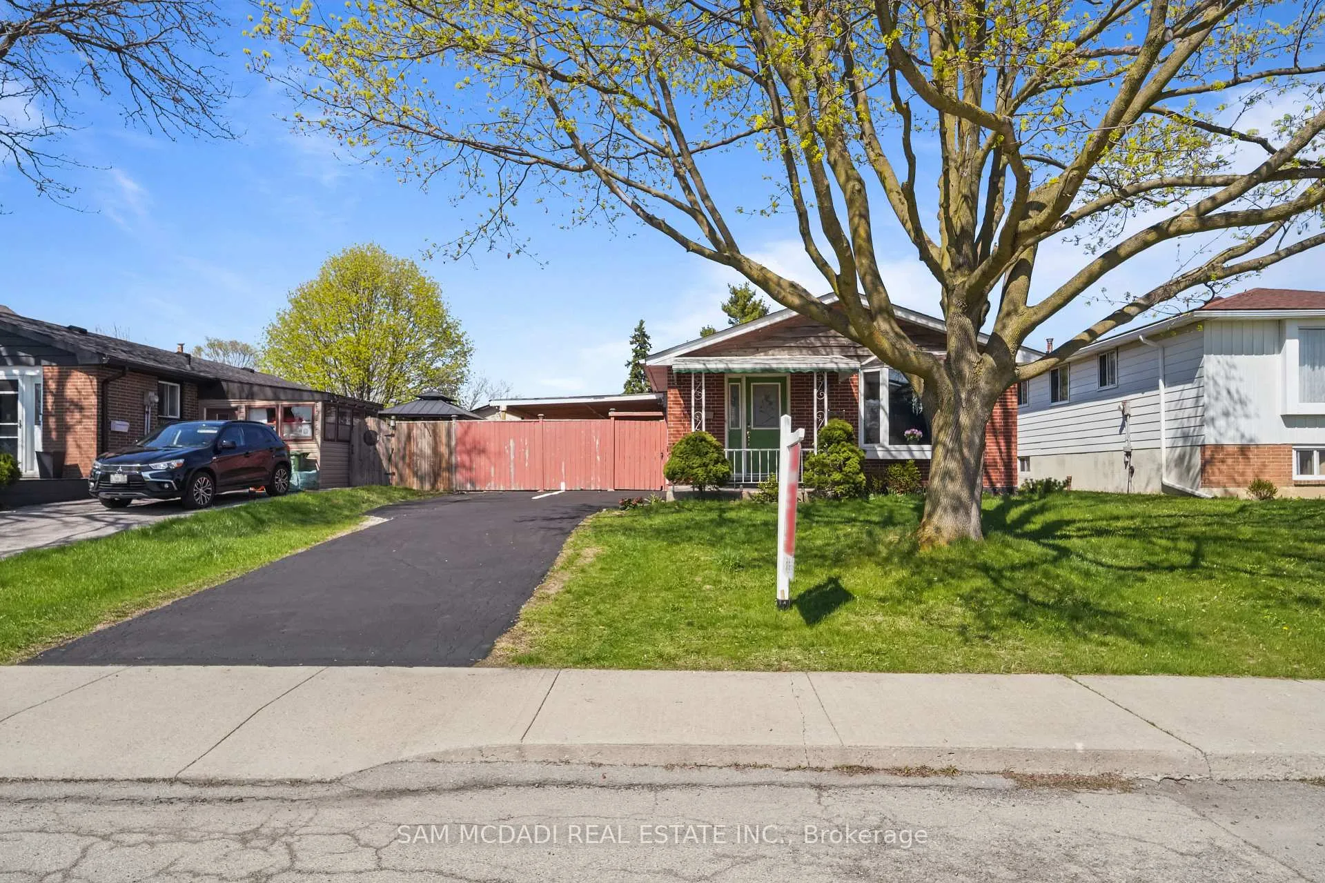 Photo 5 of 79 Locheed Drive, Hamilton, Lisgar — HOMEH