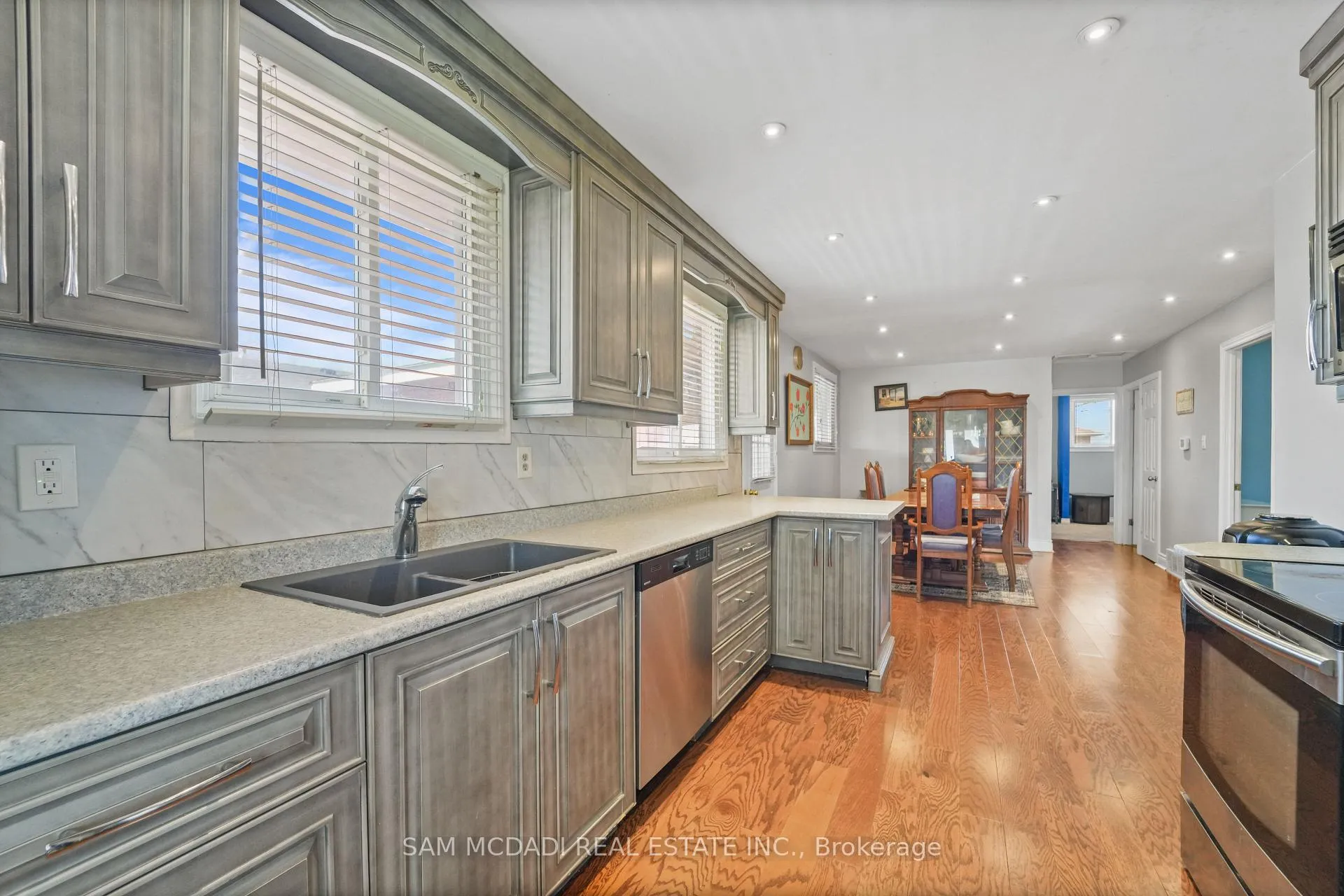 Photo 11 of 79 Locheed Drive, Hamilton, Lisgar — HOMEH
