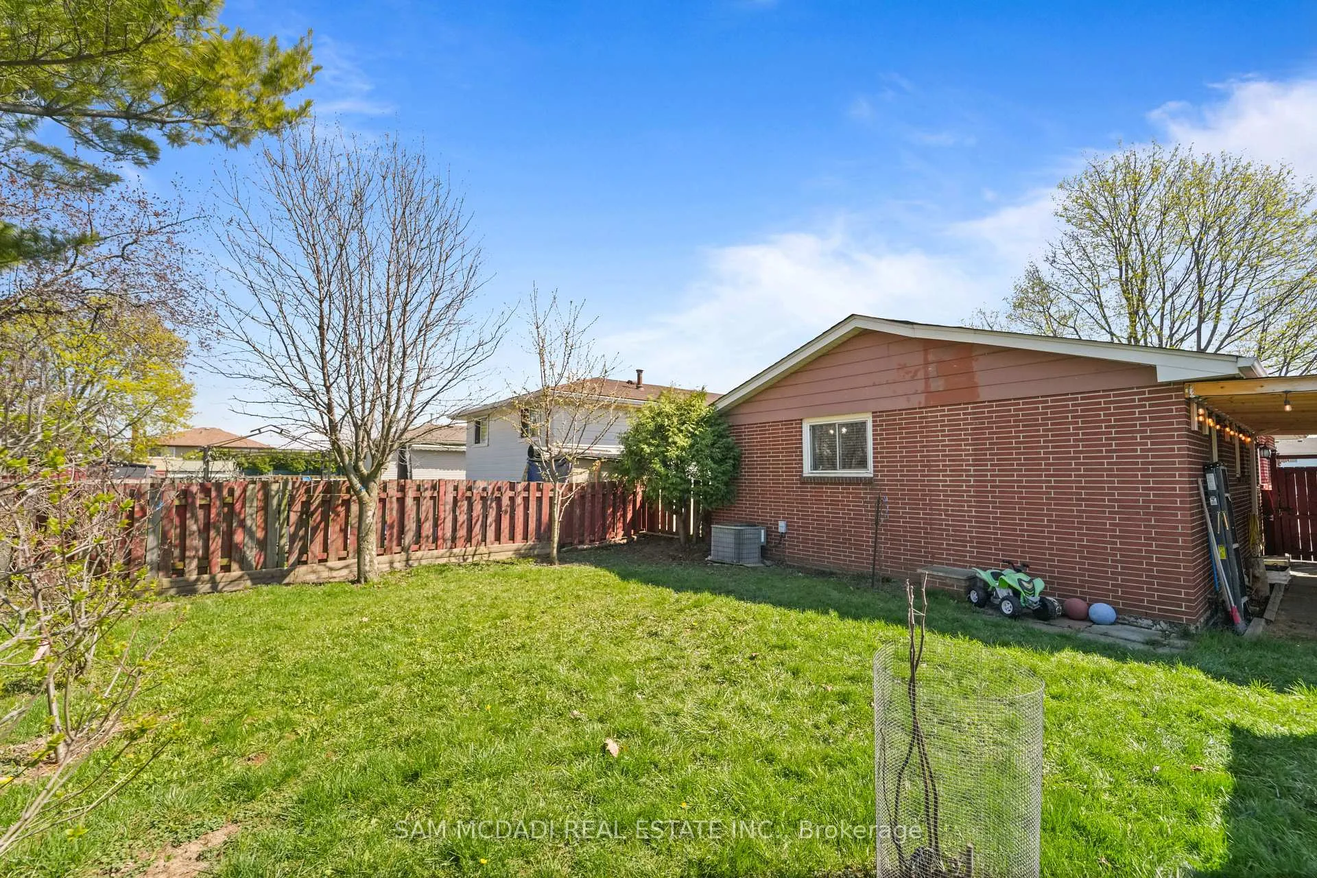Photo 39 of 79 Locheed Drive, Hamilton, Lisgar — HOMEH