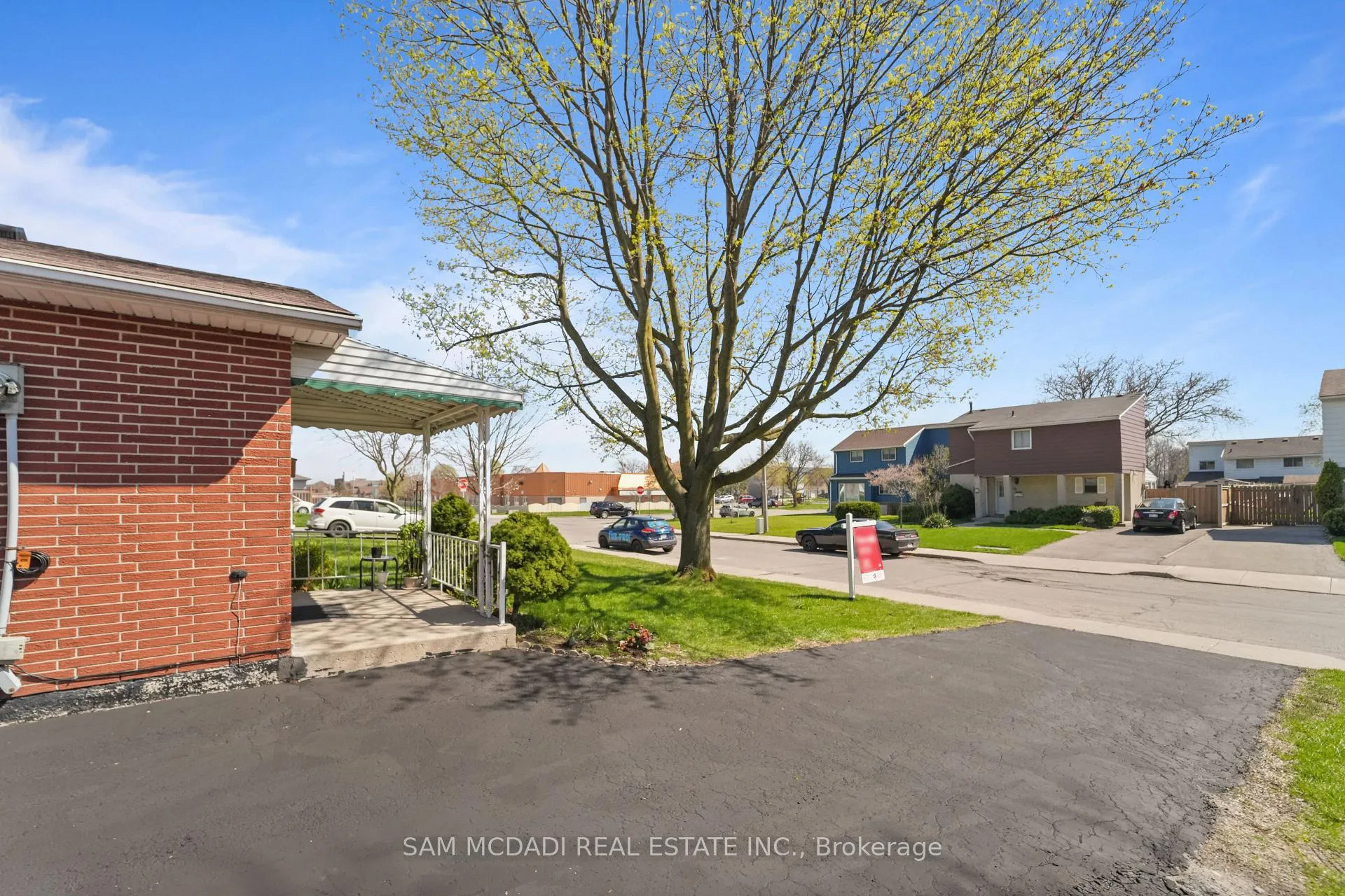 Photo 42 of 79 Locheed Drive, Hamilton, Lisgar — HOMEH