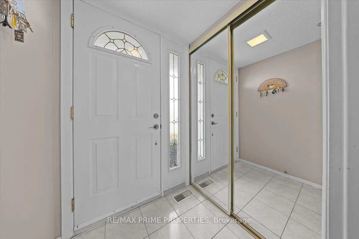 Photo 3 of 1085 Chateau Crescent, Ottawa, Orleans Wood — HOMEH