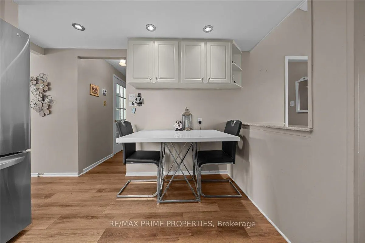 Photo 7 of 1085 Chateau Crescent, Ottawa, Orleans Wood — HOMEH