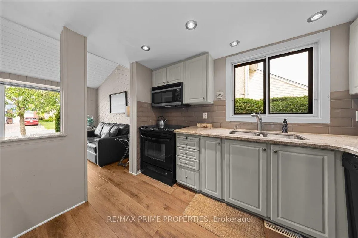 Photo 8 of 1085 Chateau Crescent, Ottawa, Orleans Wood — HOMEH