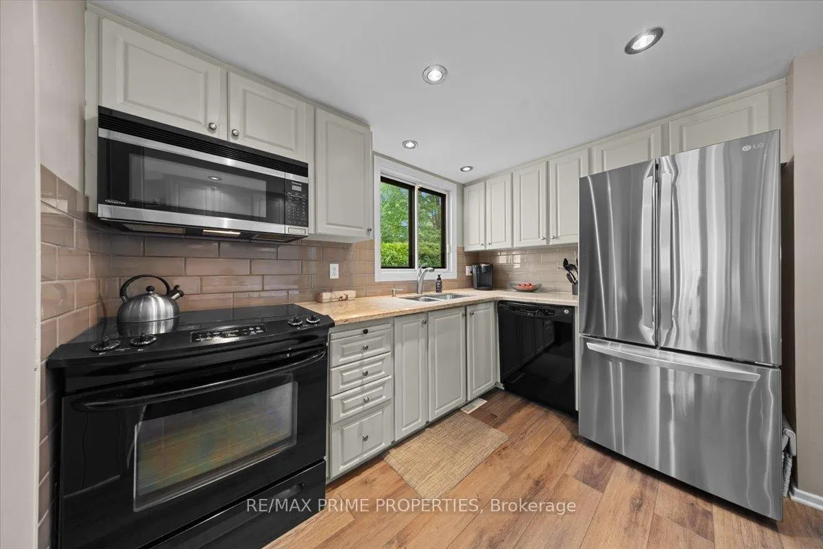 Photo 9 of 1085 Chateau Crescent, Ottawa, Orleans Wood — HOMEH