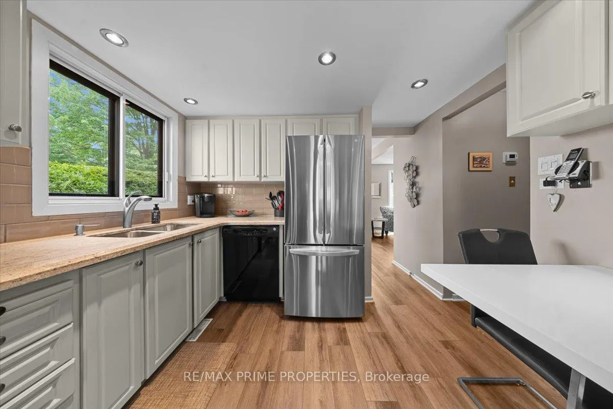 Photo 10 of 1085 Chateau Crescent, Ottawa, Orleans Wood — HOMEH