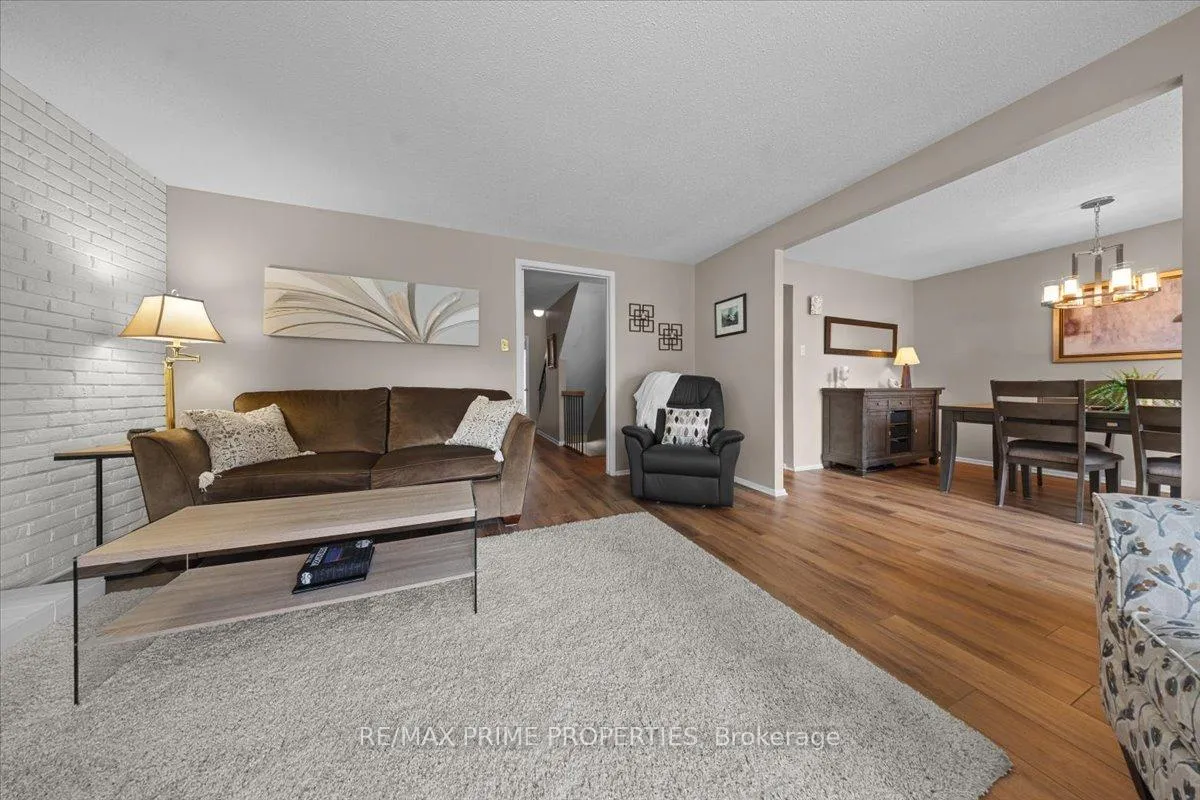 Photo 14 of 1085 Chateau Crescent, Ottawa, Orleans Wood — HOMEH