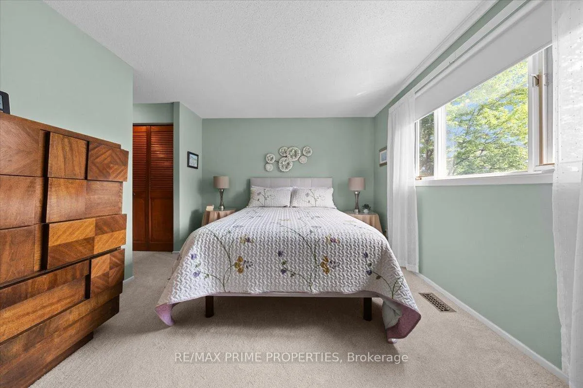 Photo 22 of 1085 Chateau Crescent, Ottawa, Orleans Wood — HOMEH