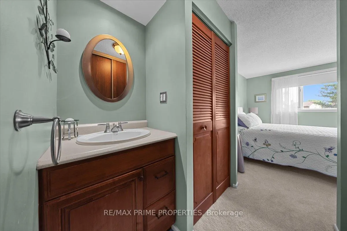Photo 23 of 1085 Chateau Crescent, Ottawa, Orleans Wood — HOMEH