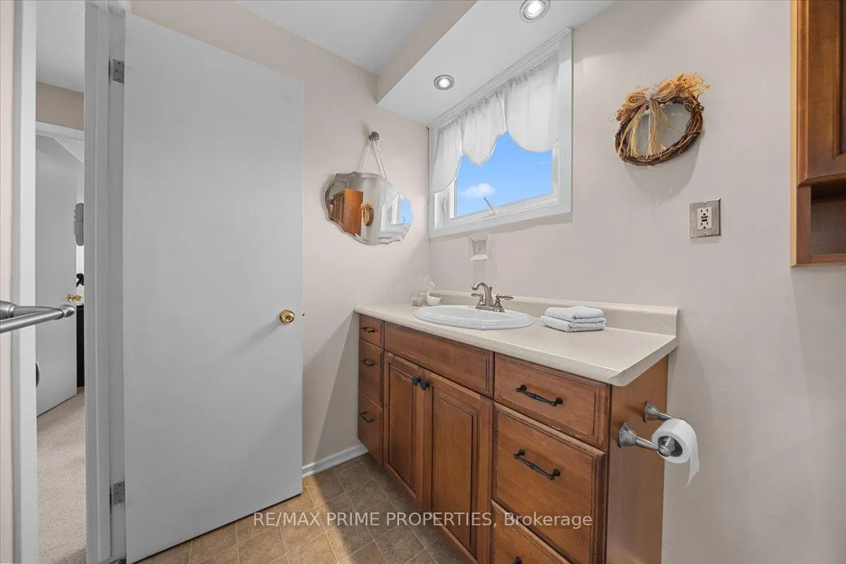 Photo 28 of 1085 Chateau Crescent, Ottawa, Orleans Wood — HOMEH