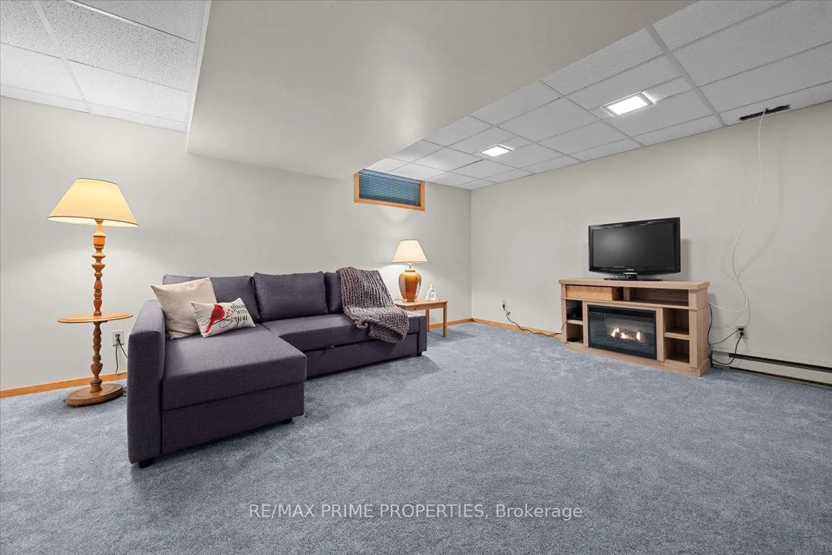 Photo 32 of 1085 Chateau Crescent, Ottawa, Orleans Wood — HOMEH
