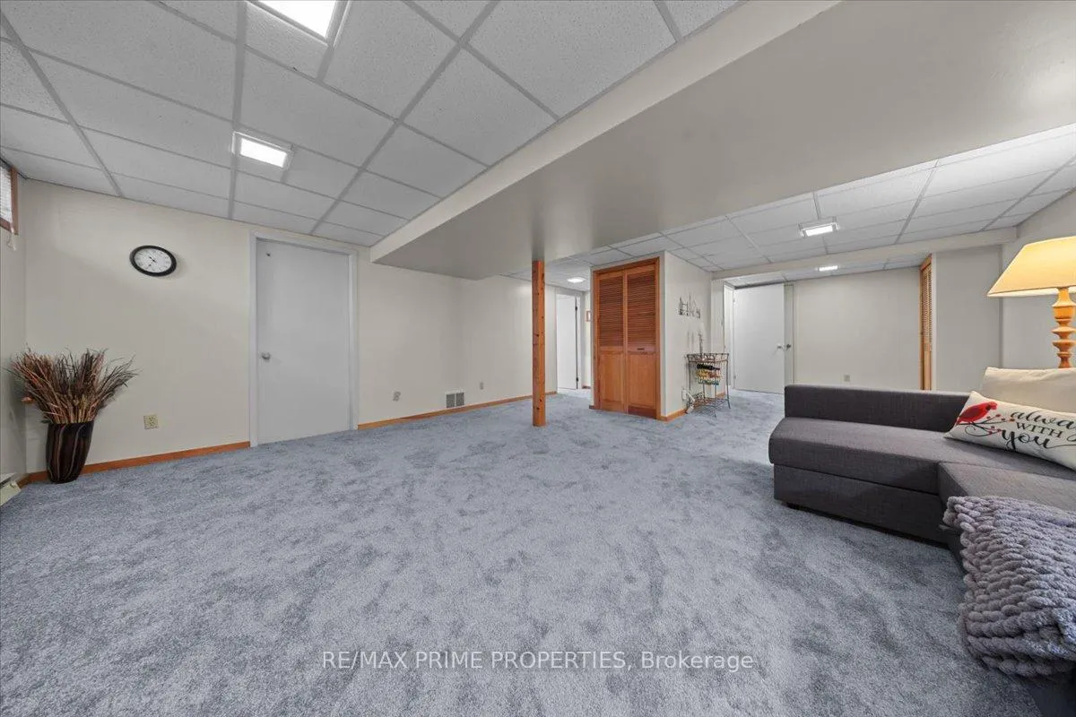 Photo 33 of 1085 Chateau Crescent, Ottawa, Orleans Wood — HOMEH