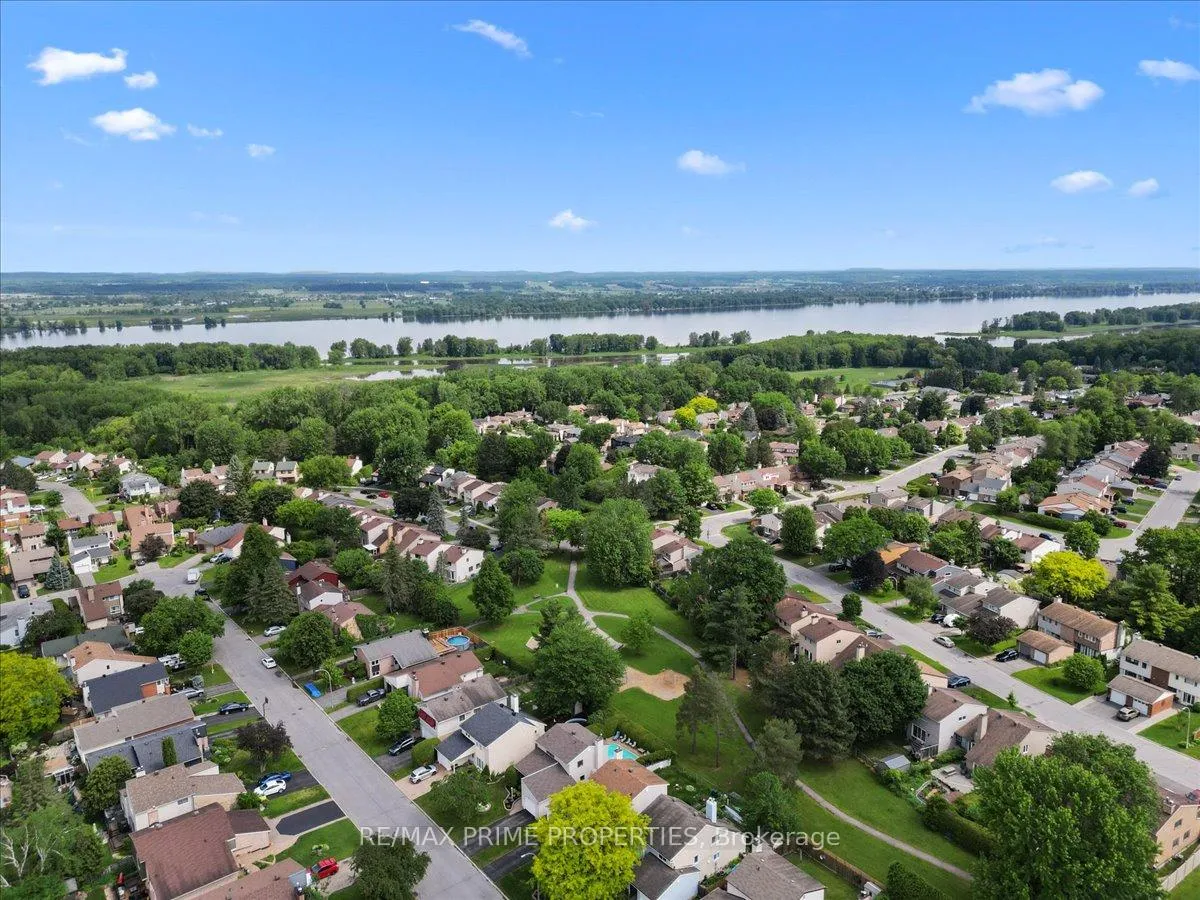 Photo 43 of 1085 Chateau Crescent, Ottawa, Orleans Wood — HOMEH