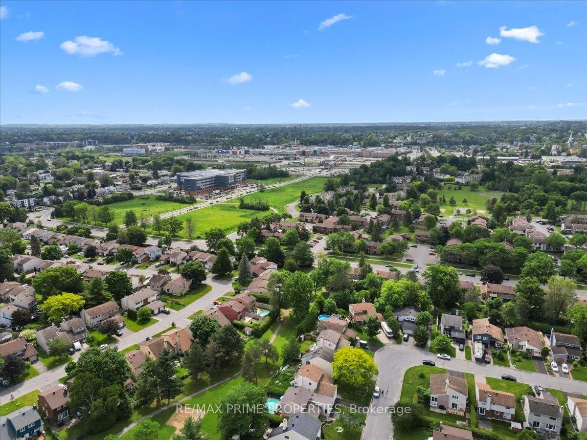 Photo 46 of 1085 Chateau Crescent, Ottawa, Orleans Wood — HOMEH