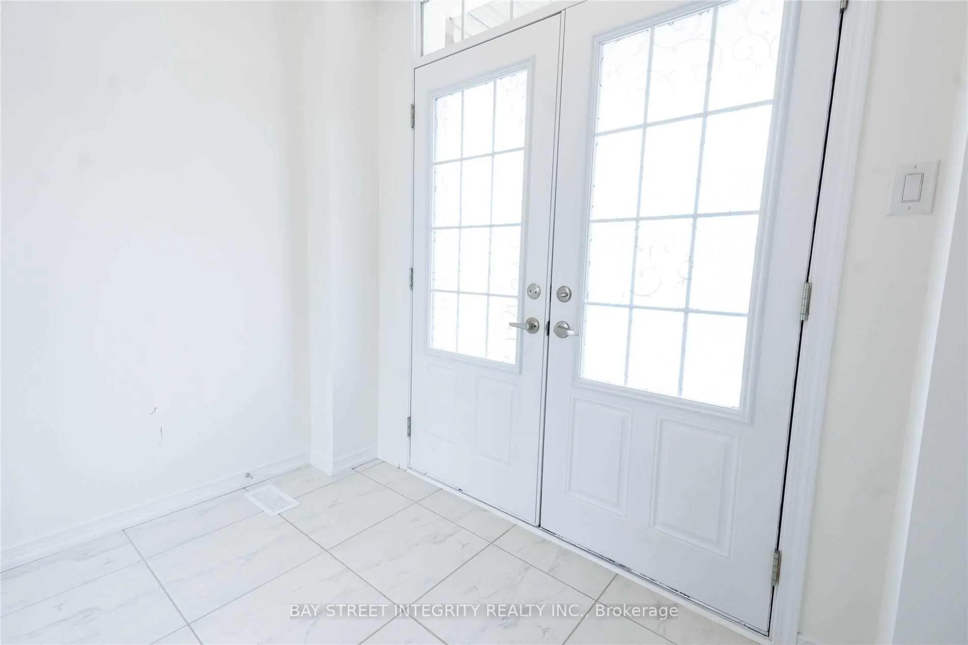 Photo 2 of 7707 Shagbark Avenue, Niagara Falls, Brown — HOMEH