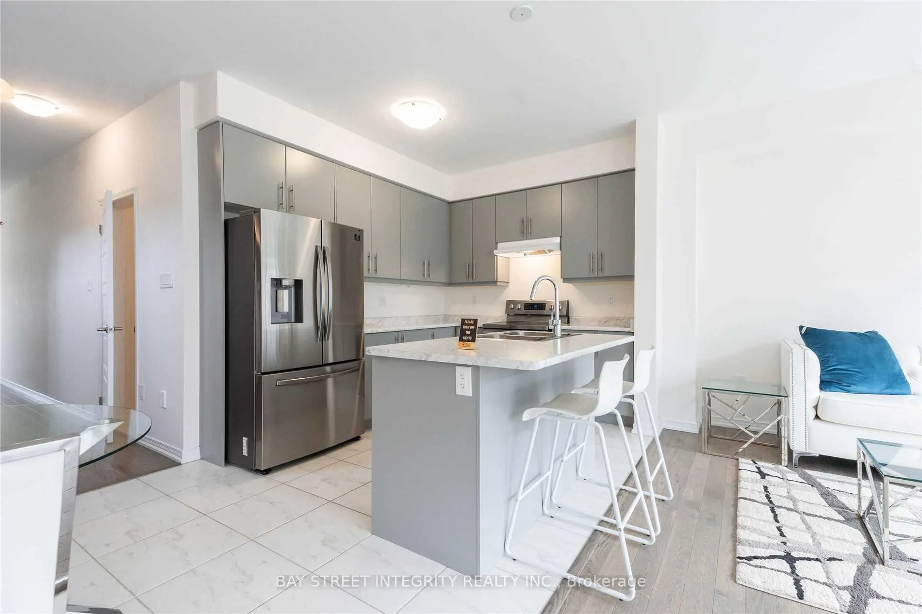 Photo 4 of 7707 Shagbark Avenue, Niagara Falls, Brown — HOMEH