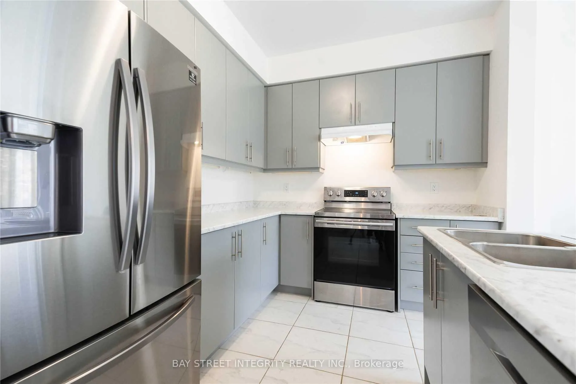 Photo 6 of 7707 Shagbark Avenue, Niagara Falls, Brown — HOMEH