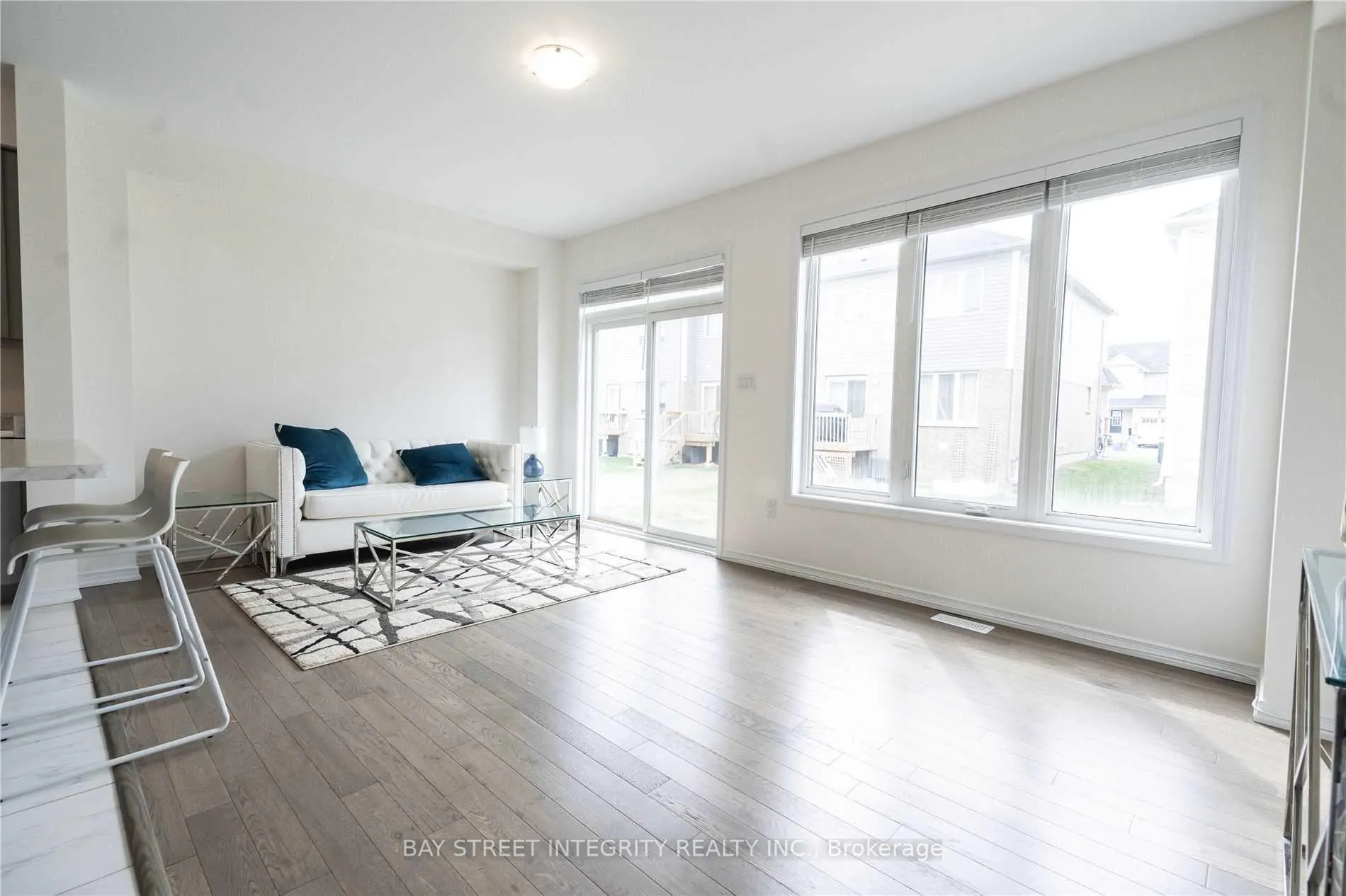 Photo 7 of 7707 Shagbark Avenue, Niagara Falls, Brown — HOMEH