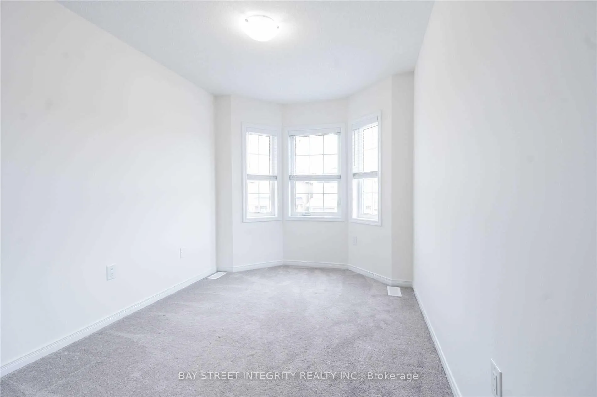 Photo 8 of 7707 Shagbark Avenue, Niagara Falls, Brown — HOMEH