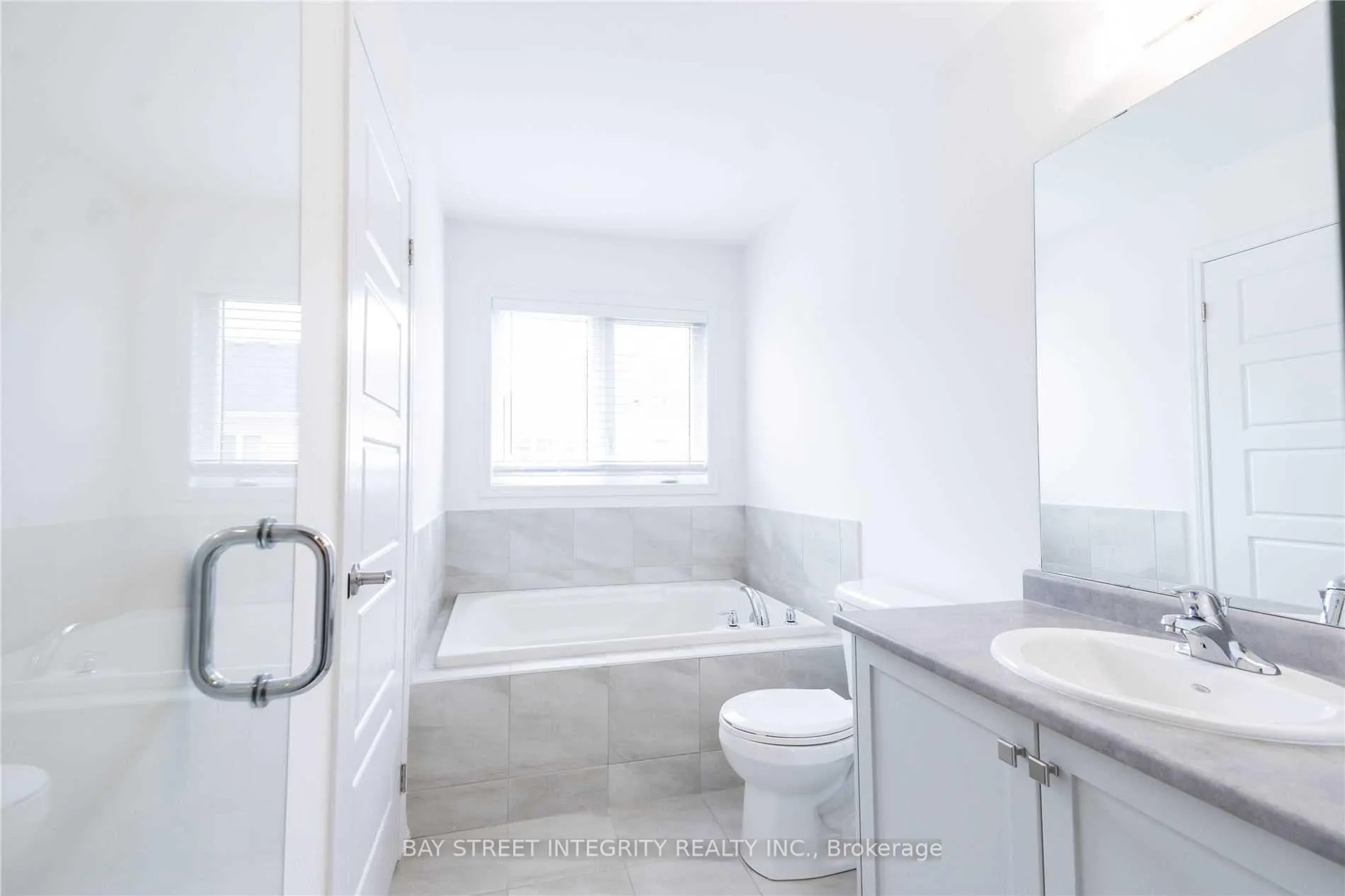 Photo 9 of 7707 Shagbark Avenue, Niagara Falls, Brown — HOMEH