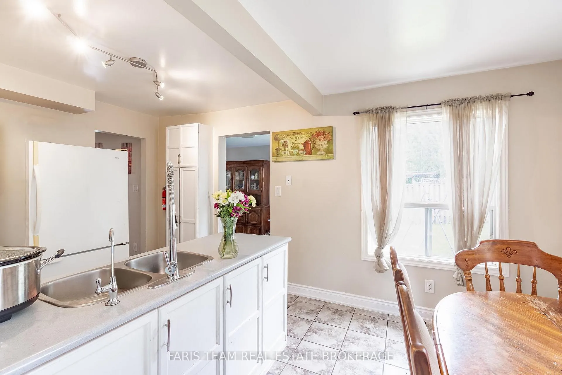 Photo 6 of 24 Shortreed Court, Barrie, West Bayfield — HOMEH