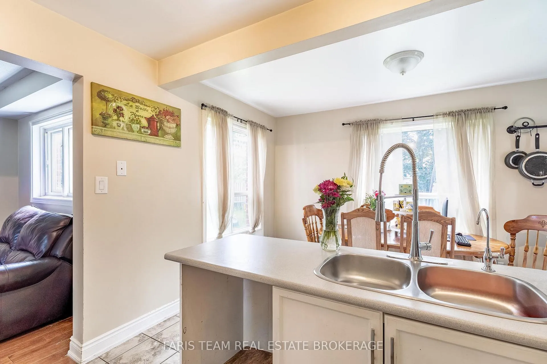 Photo 7 of 24 Shortreed Court, Barrie, West Bayfield — HOMEH