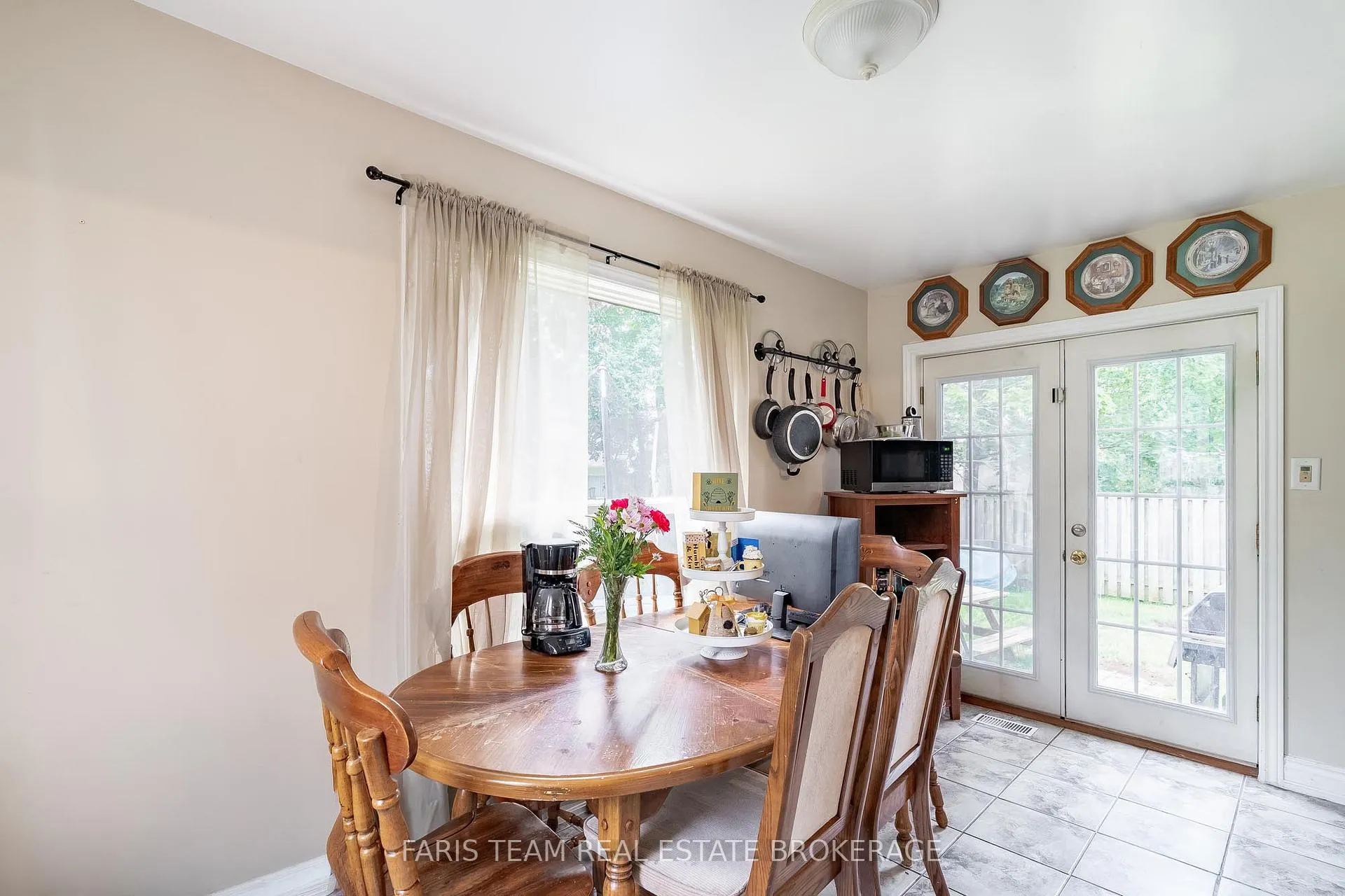 Photo 8 of 24 Shortreed Court, Barrie, West Bayfield — HOMEH
