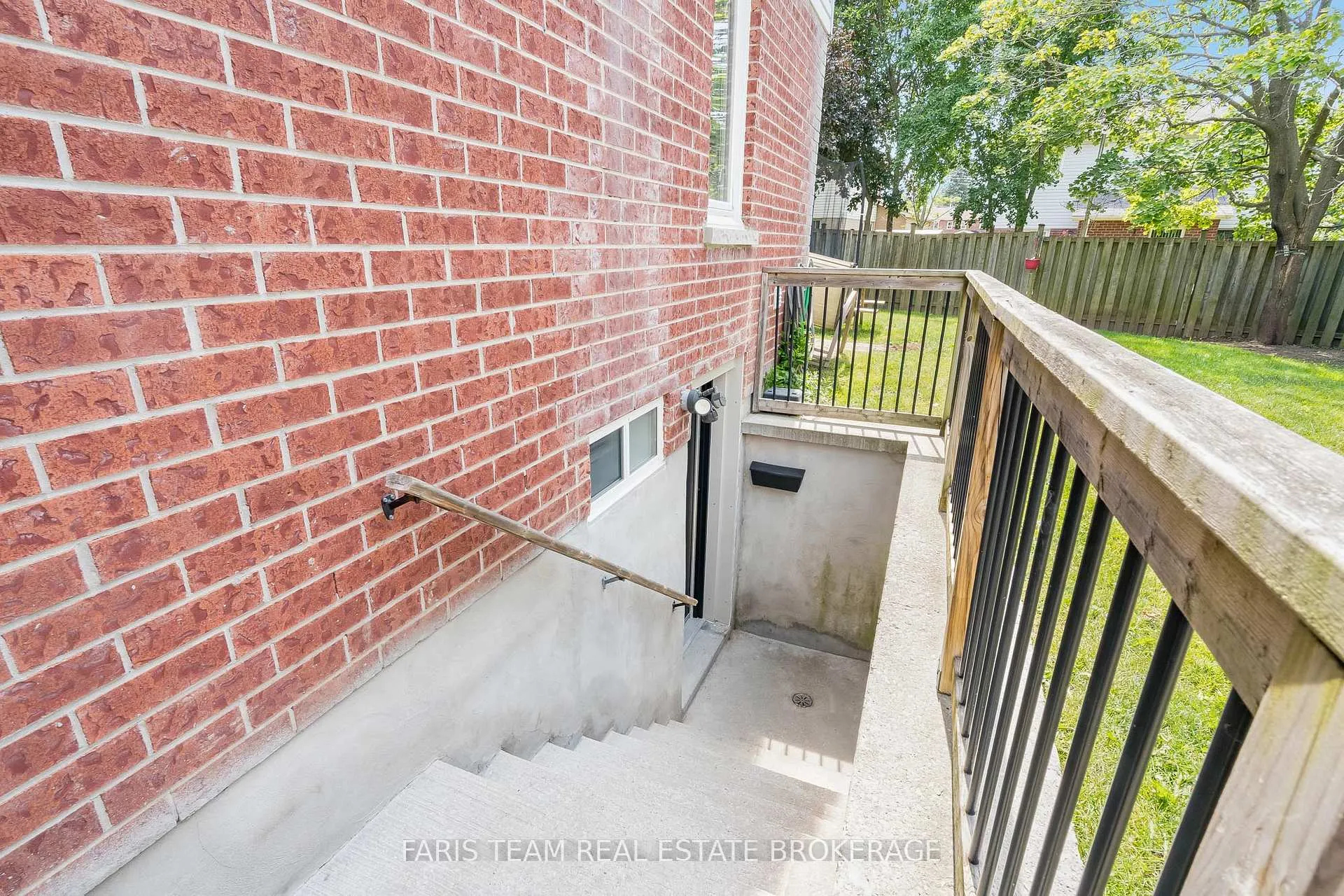 Photo 19 of 24 Shortreed Court, Barrie, West Bayfield — HOMEH