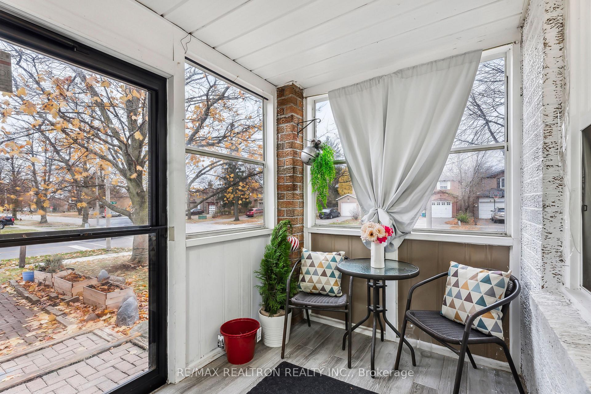 Photo 3 of 2 Brockman Crescent, Ajax, Central West — HOMEH