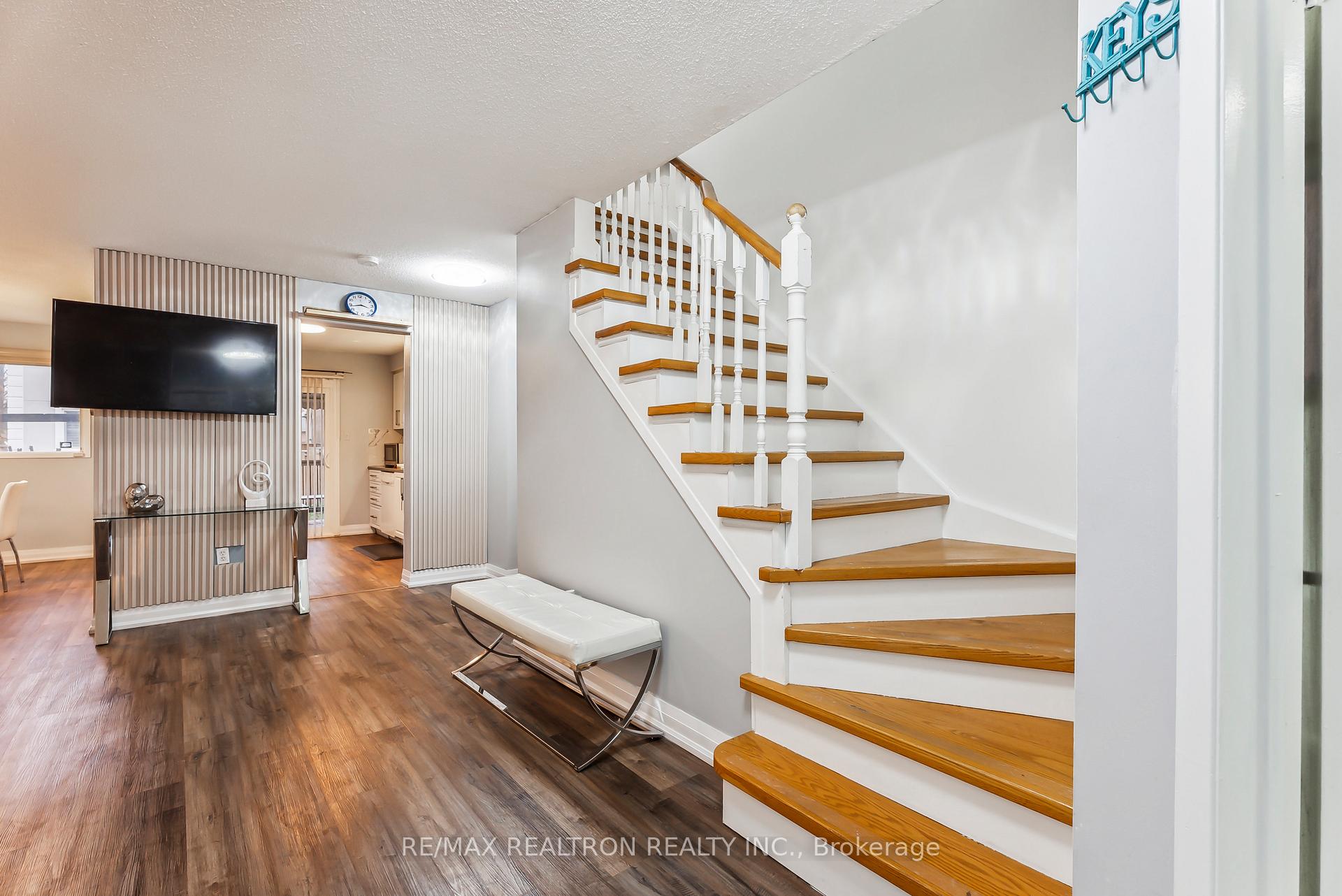 Photo 5 of 2 Brockman Crescent, Ajax, Central West — HOMEH
