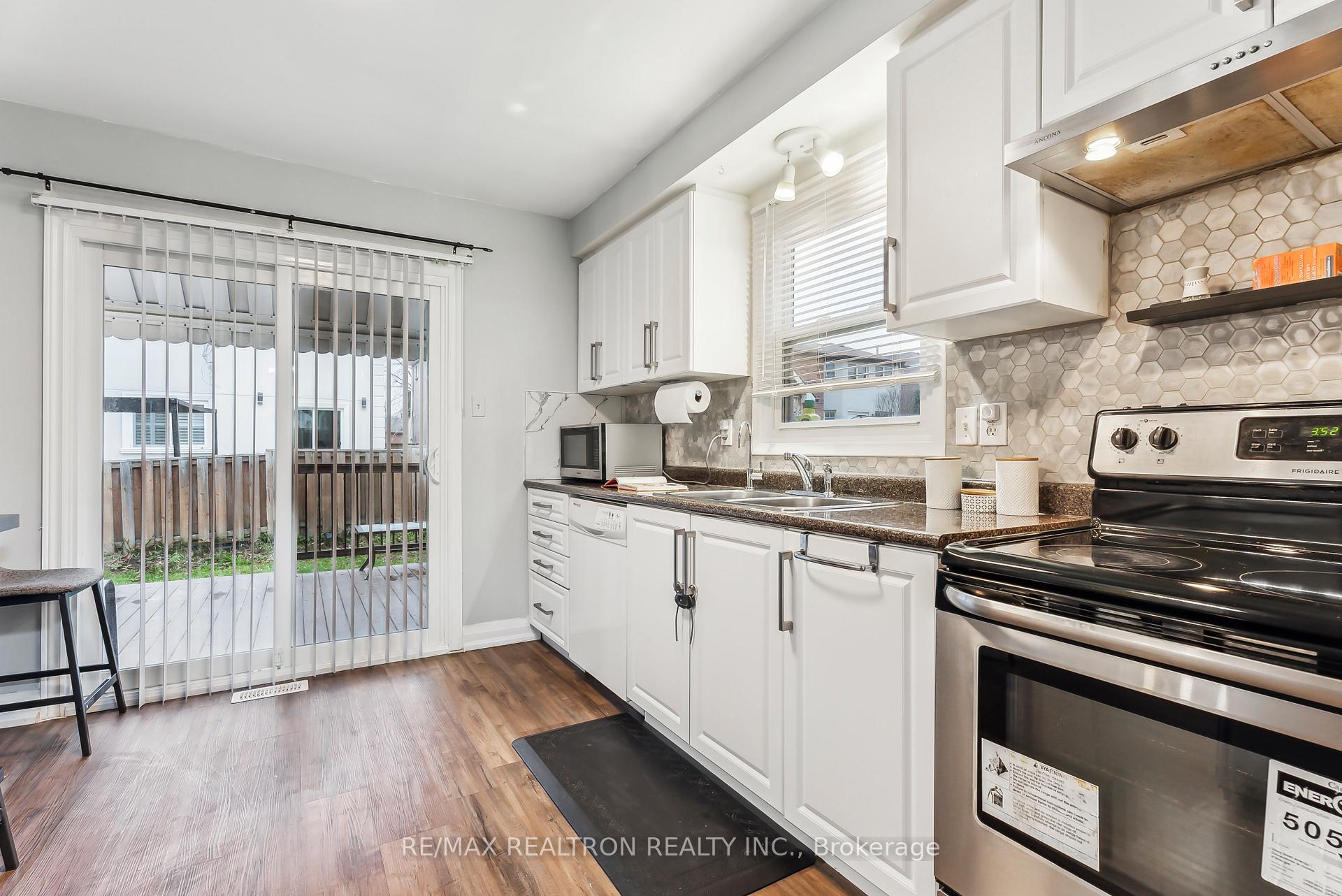 Photo 12 of 2 Brockman Crescent, Ajax, Central West — HOMEH