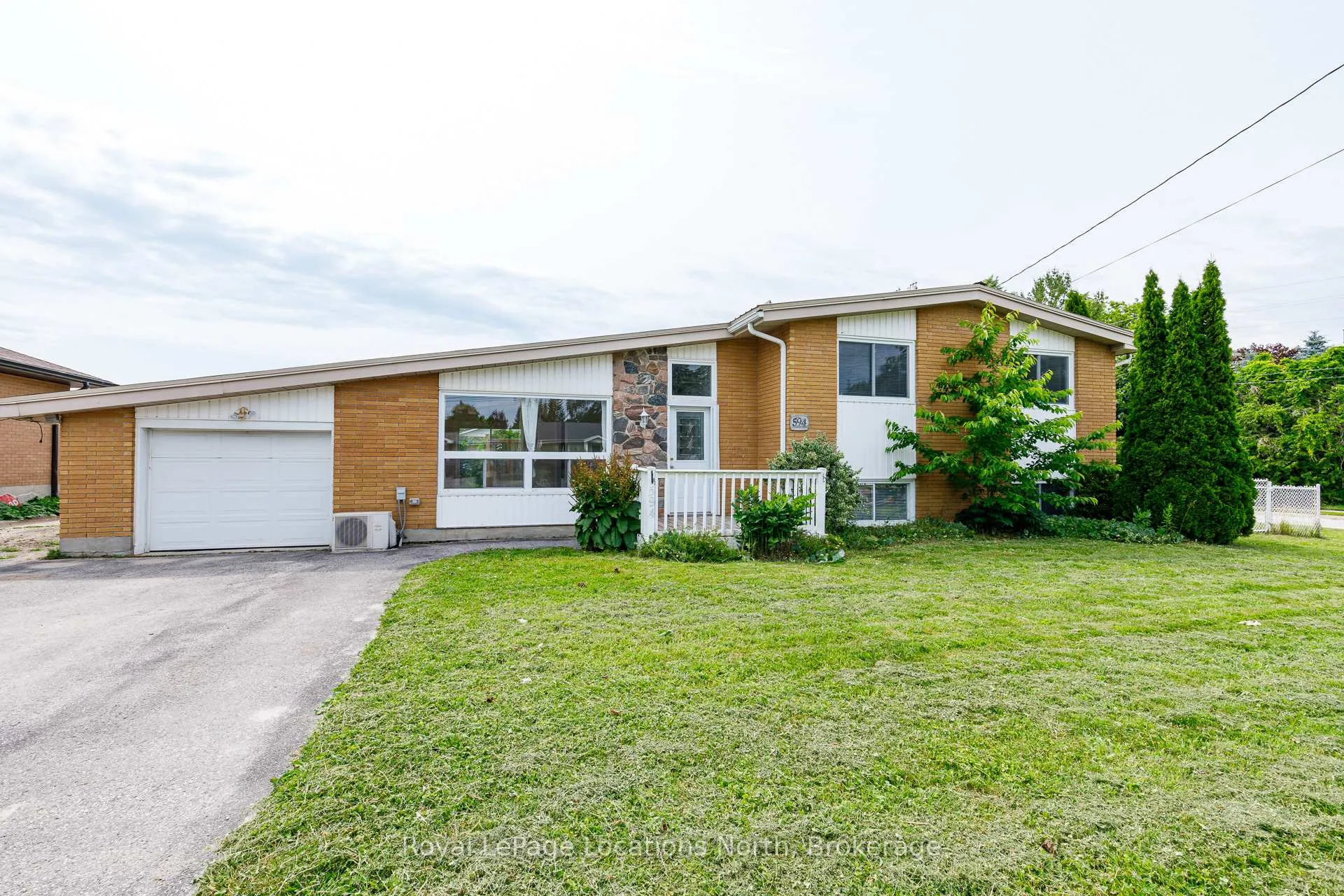 Photo 1 of 594 Oak Street, Collingwood — HOMEH