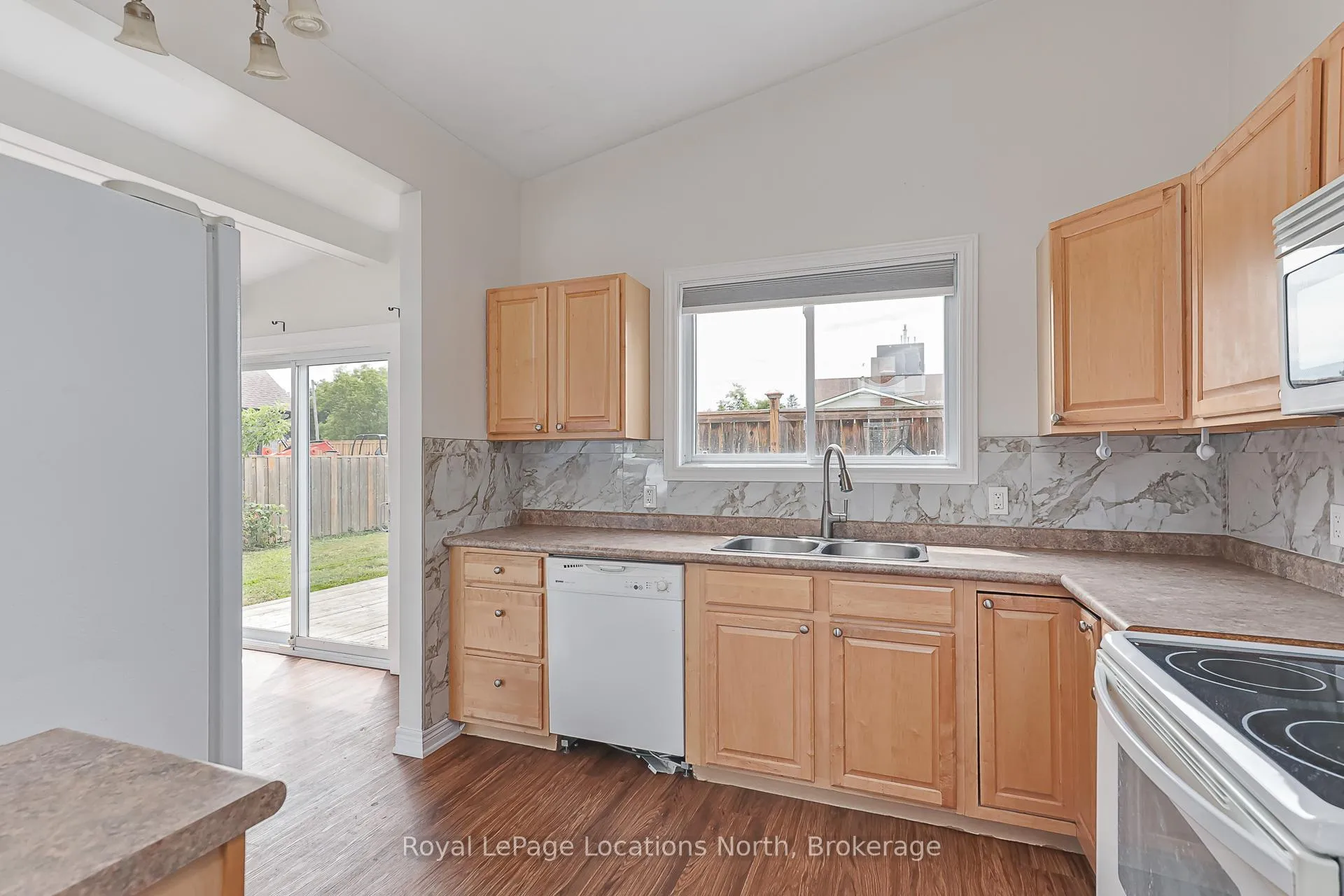 Photo 45 of 594 Oak Street, Collingwood — HOMEH