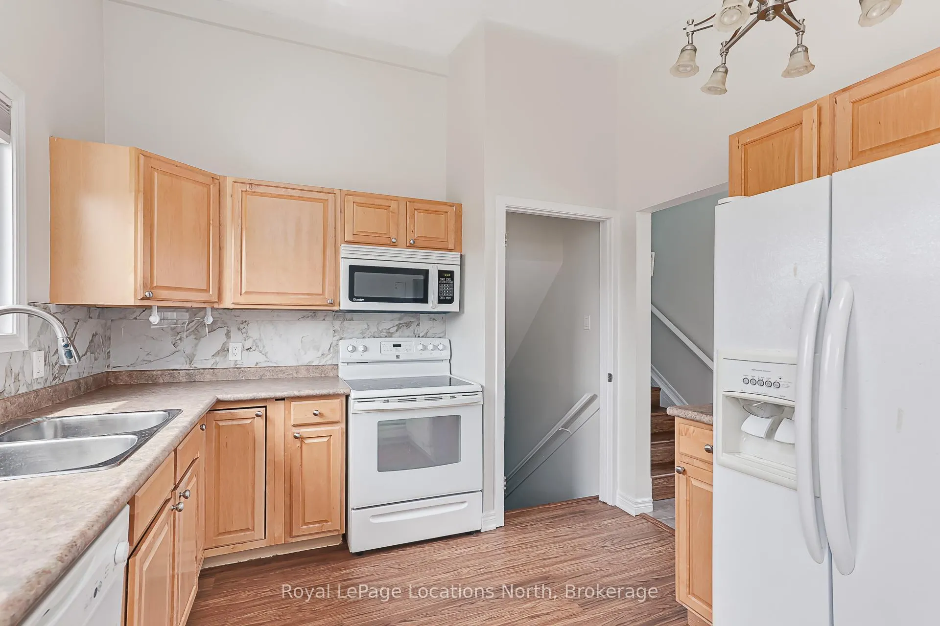 Photo 46 of 594 Oak Street, Collingwood — HOMEH