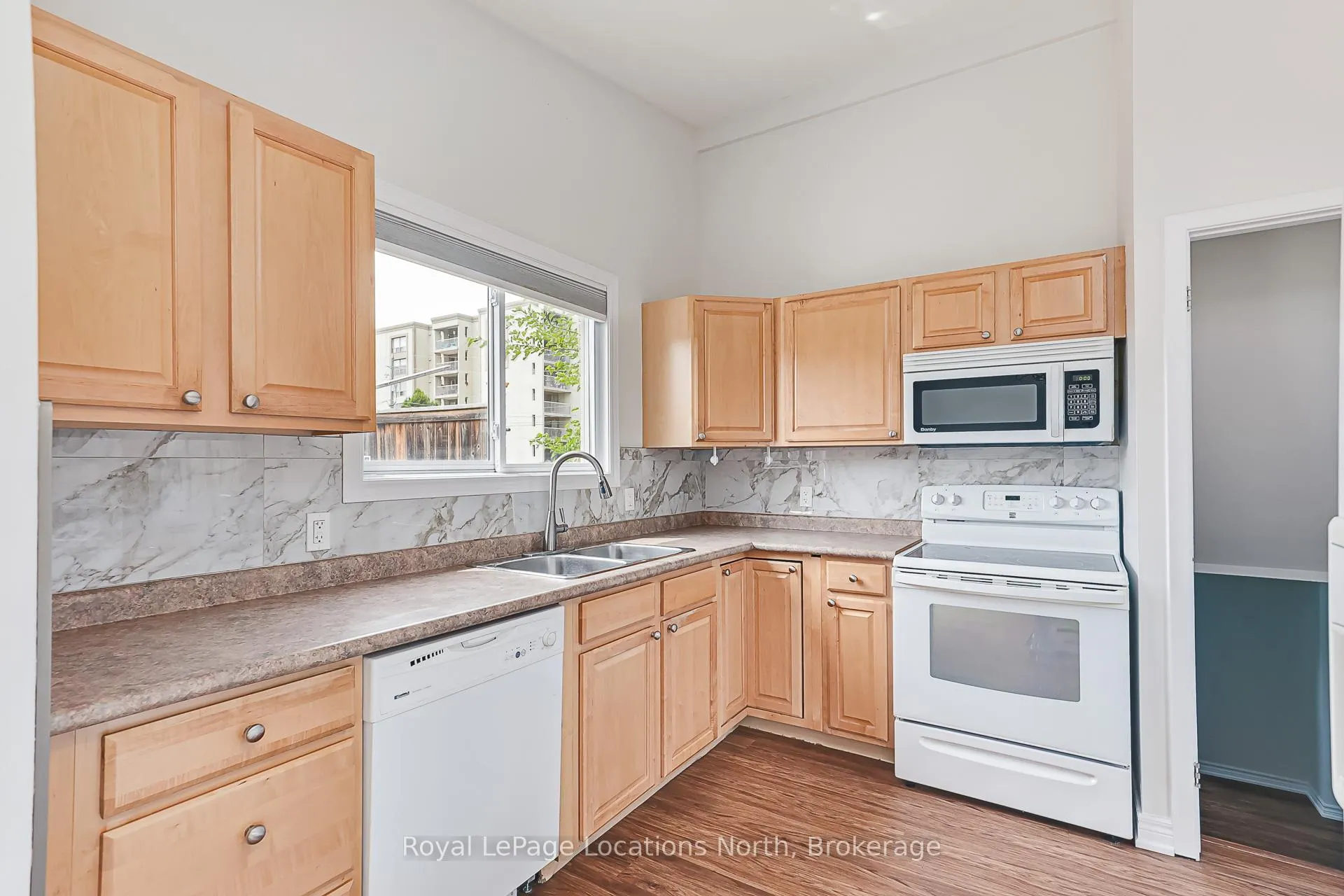 Photo 48 of 594 Oak Street, Collingwood — HOMEH