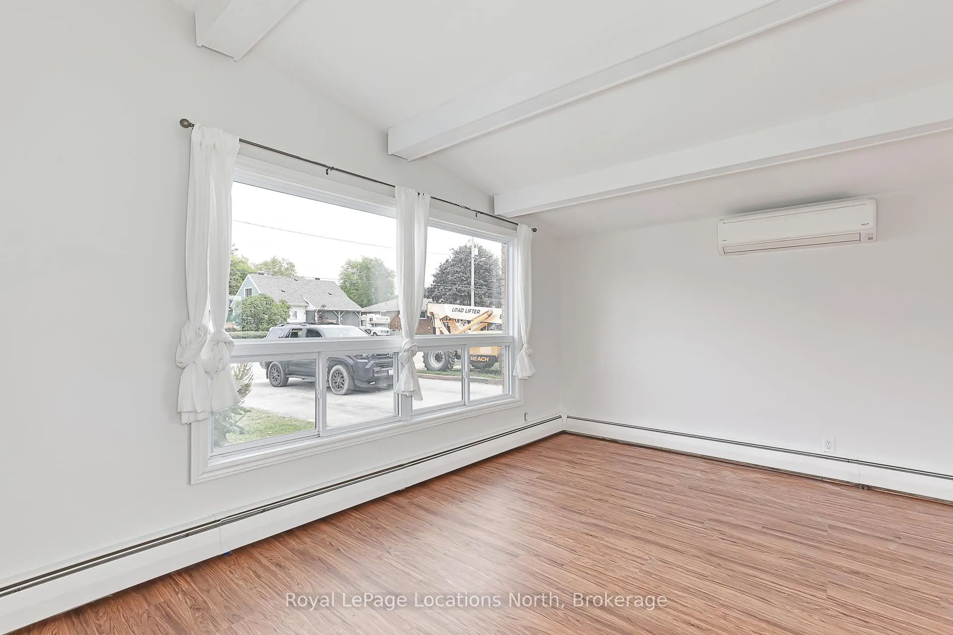 Photo 56 of 594 Oak Street, Collingwood — HOMEH
