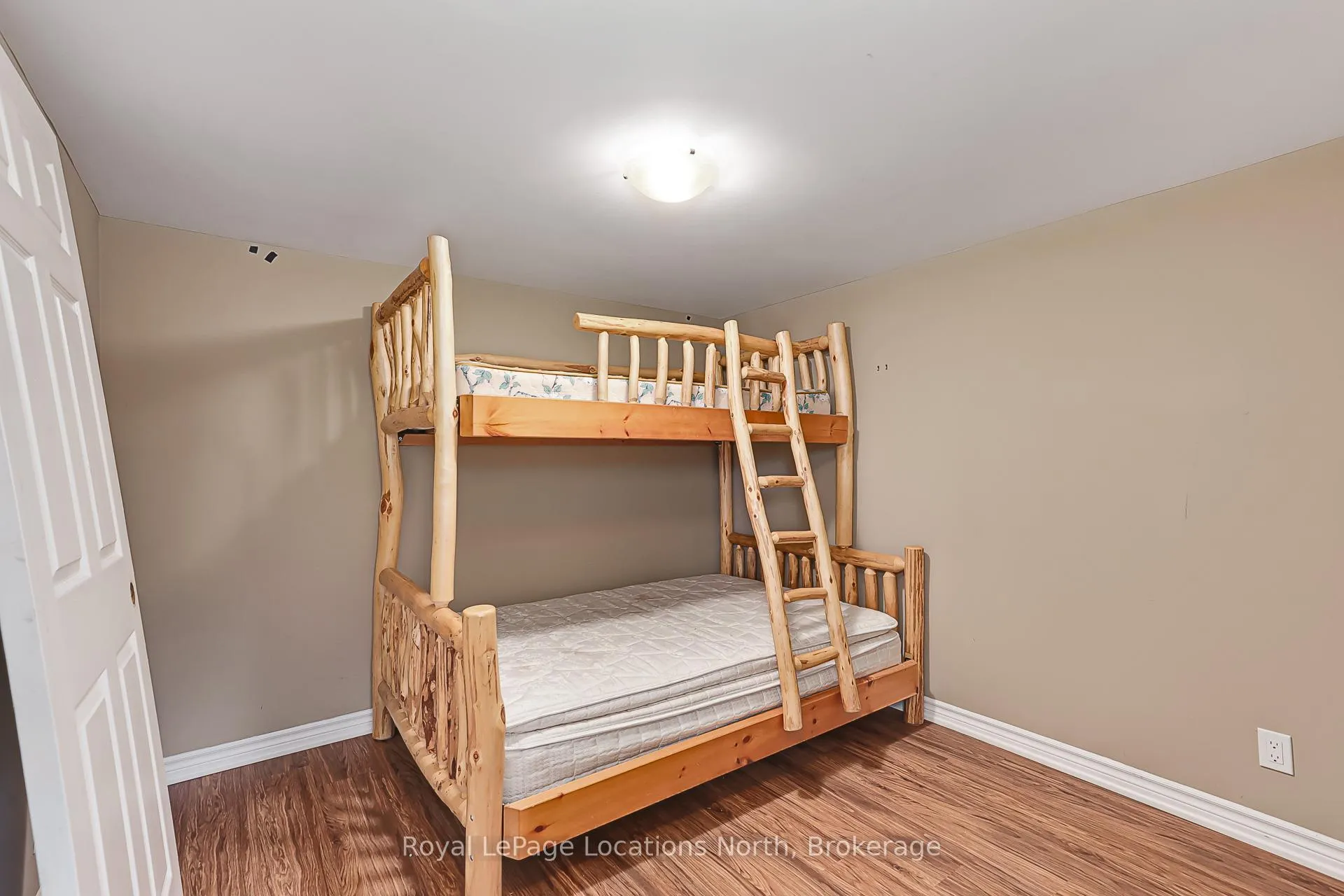 Photo 81 of 594 Oak Street, Collingwood — HOMEH