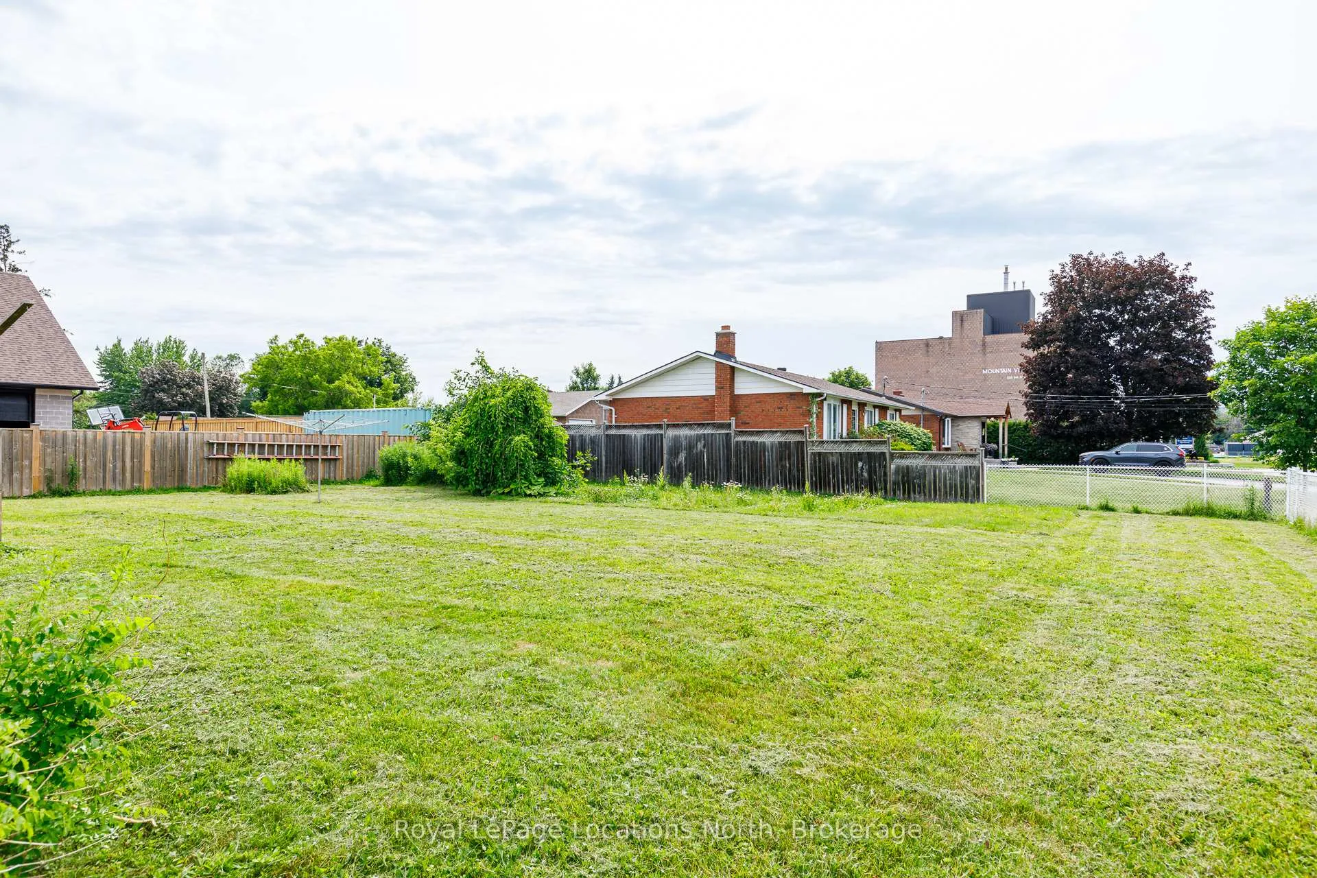 Photo 85 of 594 Oak Street, Collingwood — HOMEH