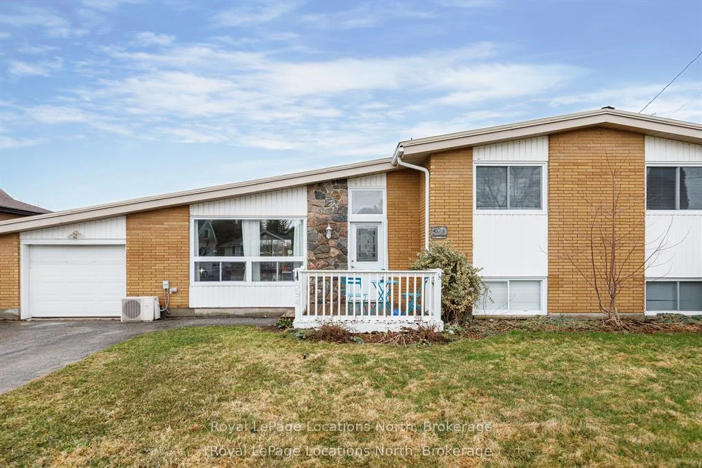 Photo 2 of 594 Oak Street, Collingwood — HOMEH