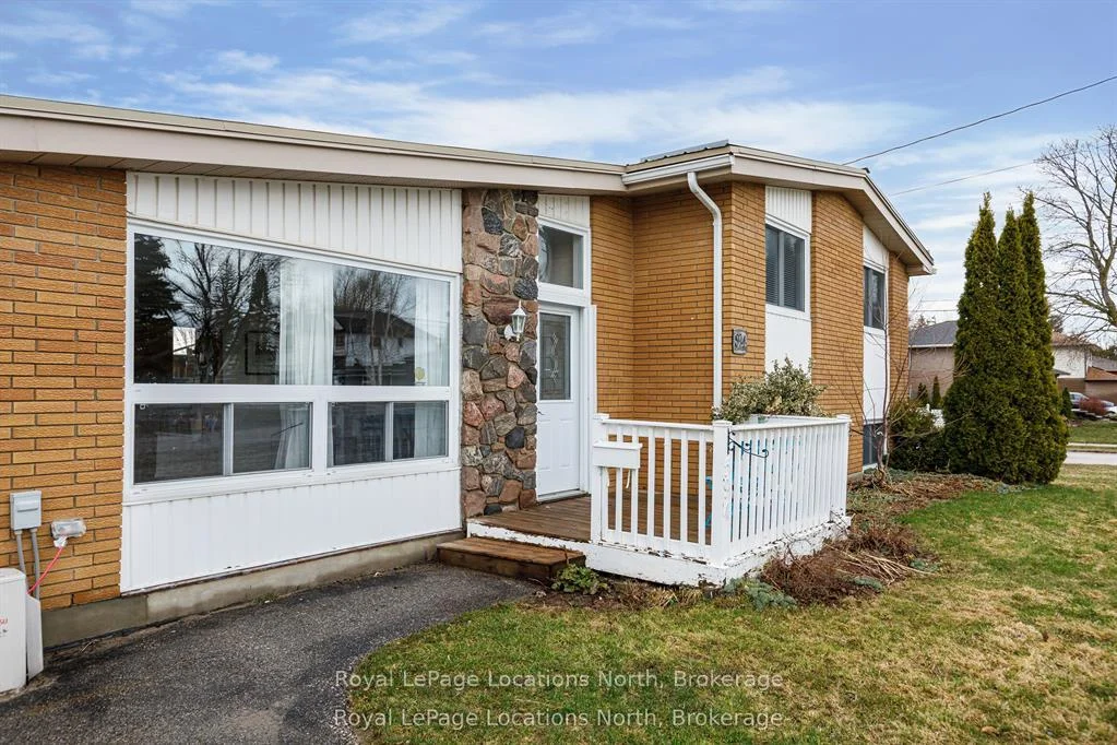 Photo 3 of 594 Oak Street, Collingwood — HOMEH