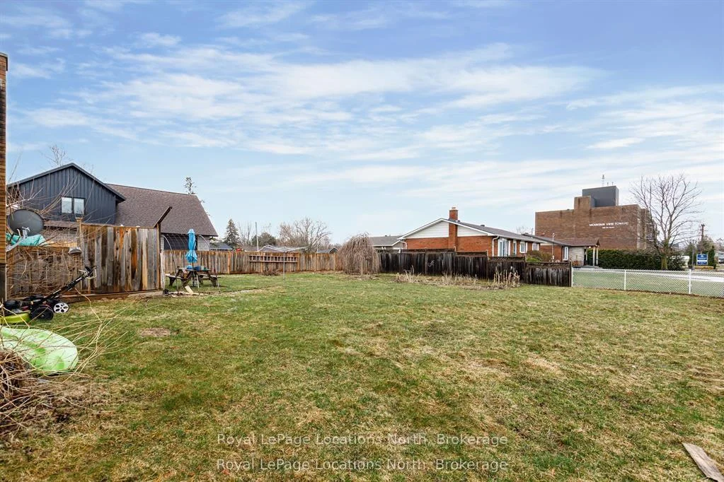 Photo 4 of 594 Oak Street, Collingwood — HOMEH