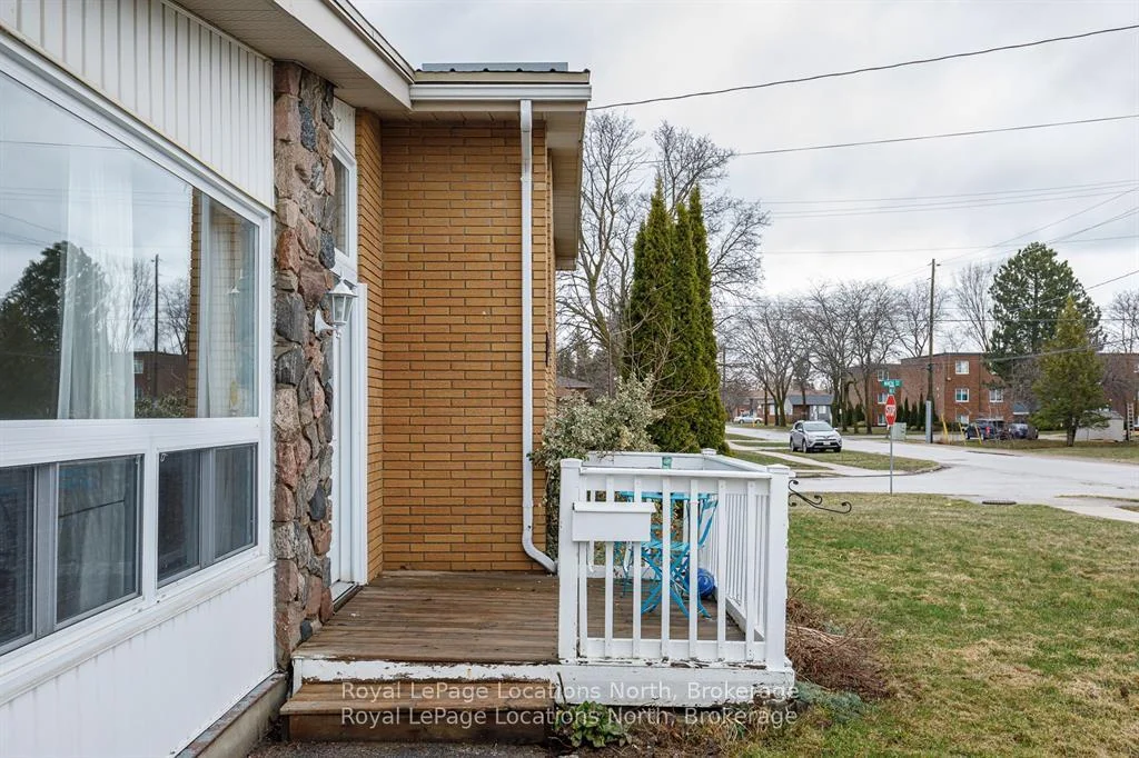 Photo 7 of 594 Oak Street, Collingwood — HOMEH