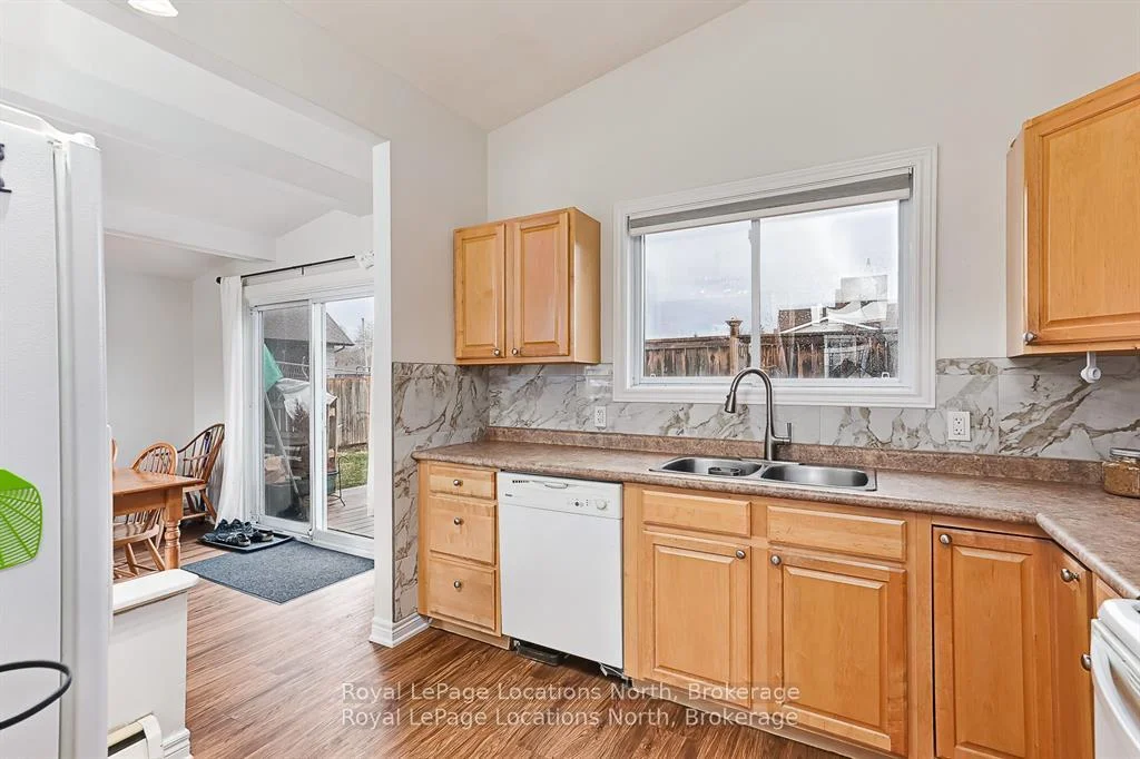 Photo 18 of 594 Oak Street, Collingwood — HOMEH
