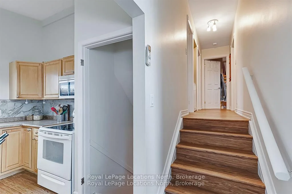 Photo 19 of 594 Oak Street, Collingwood — HOMEH