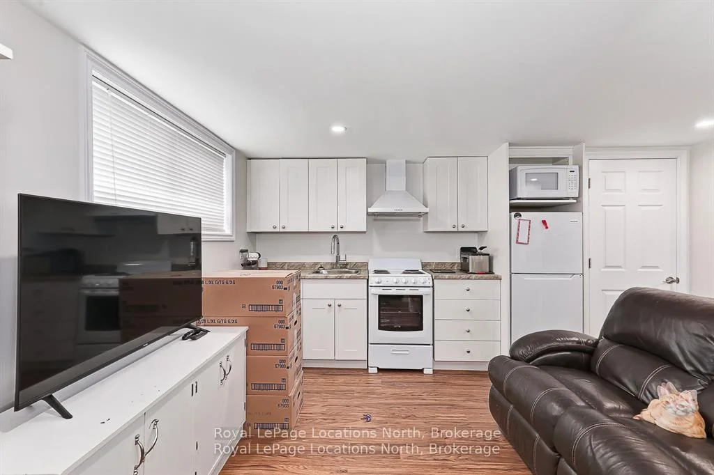 Photo 33 of 594 Oak Street, Collingwood — HOMEH